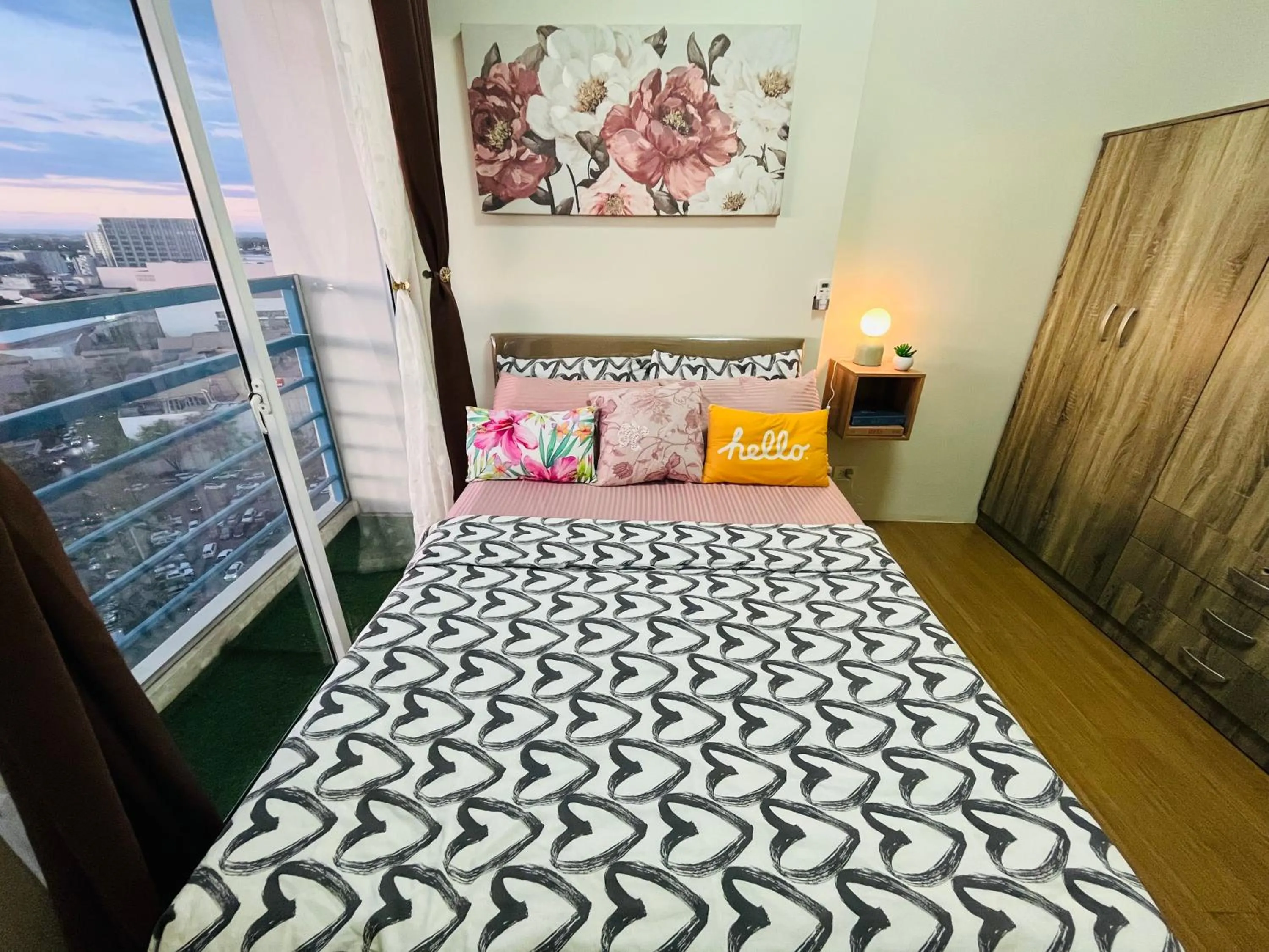 Bed in 1-Bed - Sleeps 4 with High Rise City View