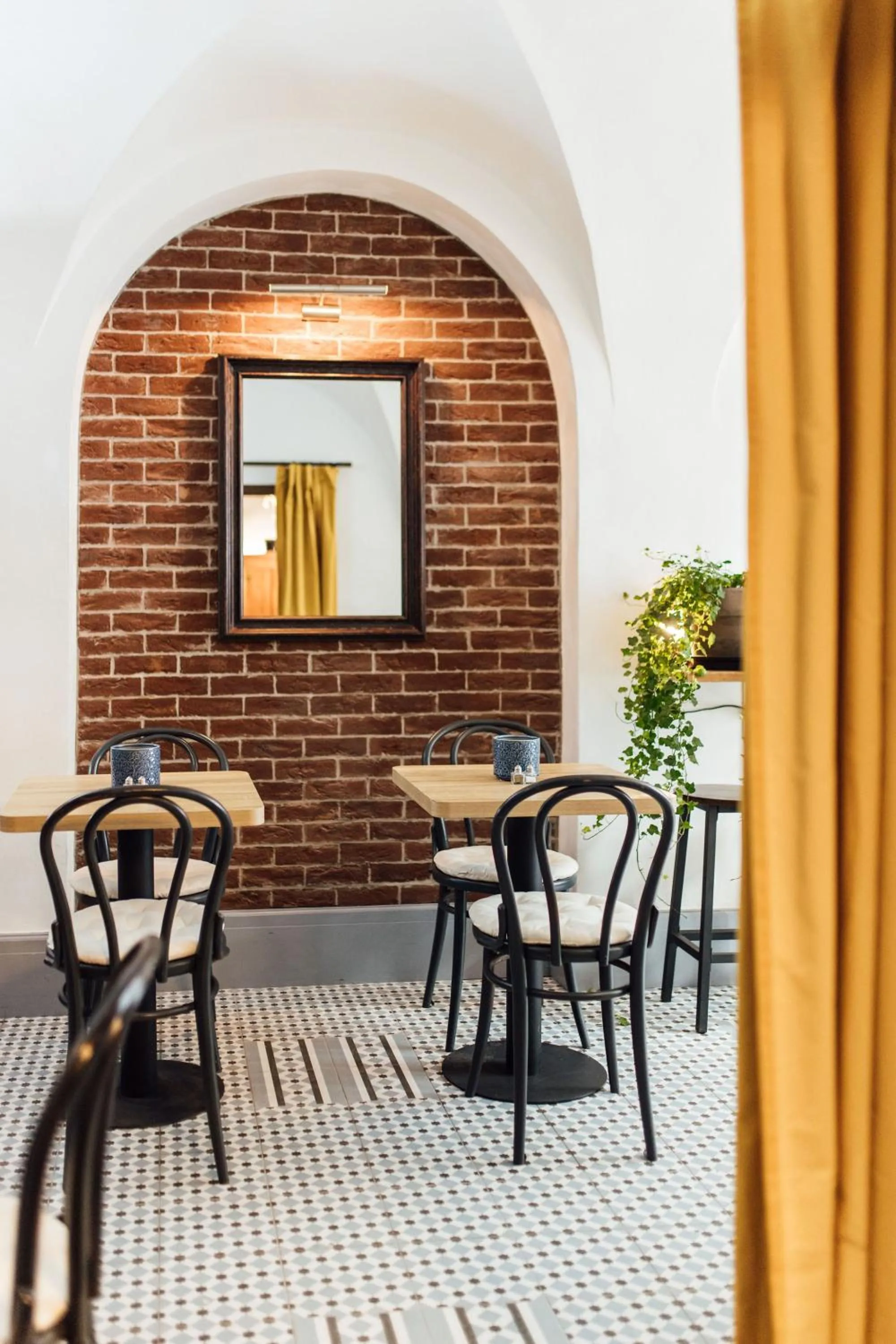 Restaurant/places to eat in Nana Macs