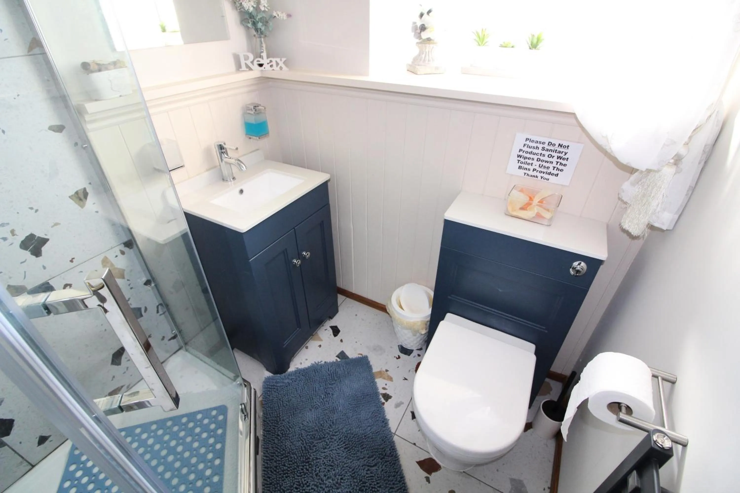 Bathroom in Melorne Farm Guest House