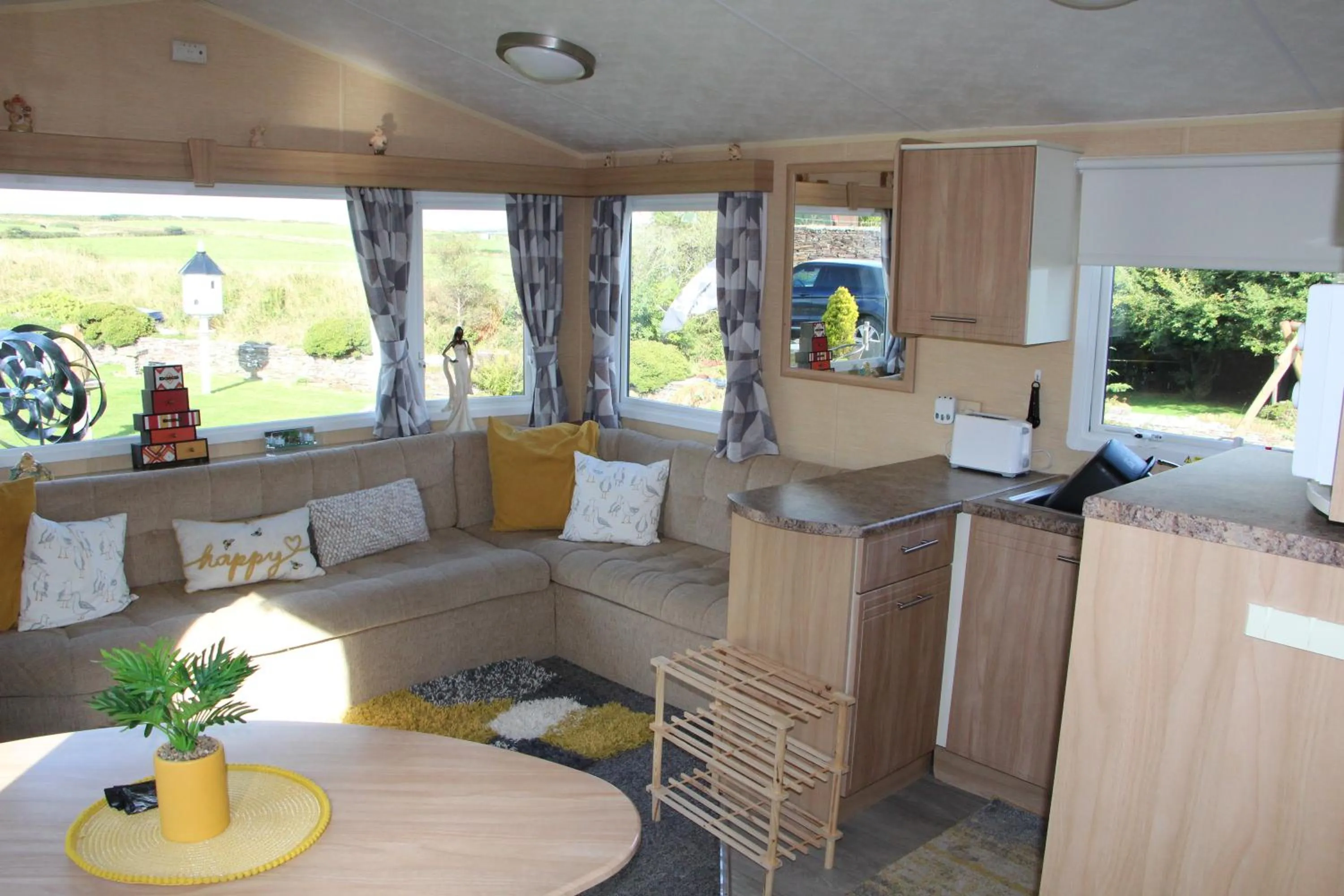 Communal lounge/ TV room in Melorne Farm Guest House