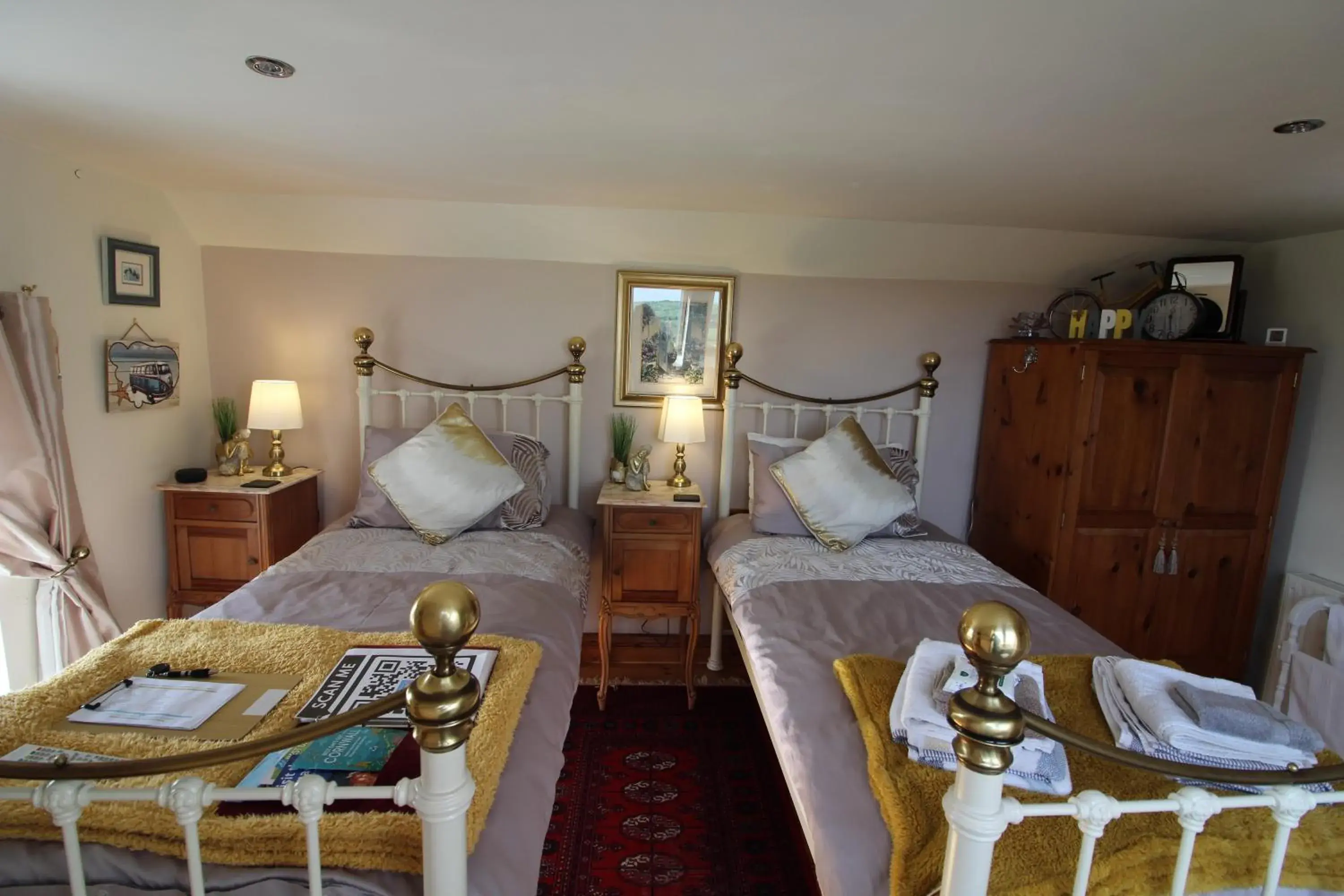 Twin Room with Shared Bathroom - single occupancy in Melorne Farm Guest House Twin Room with Shared Bathroom - single occupancy in Melorne Farm Guest House
