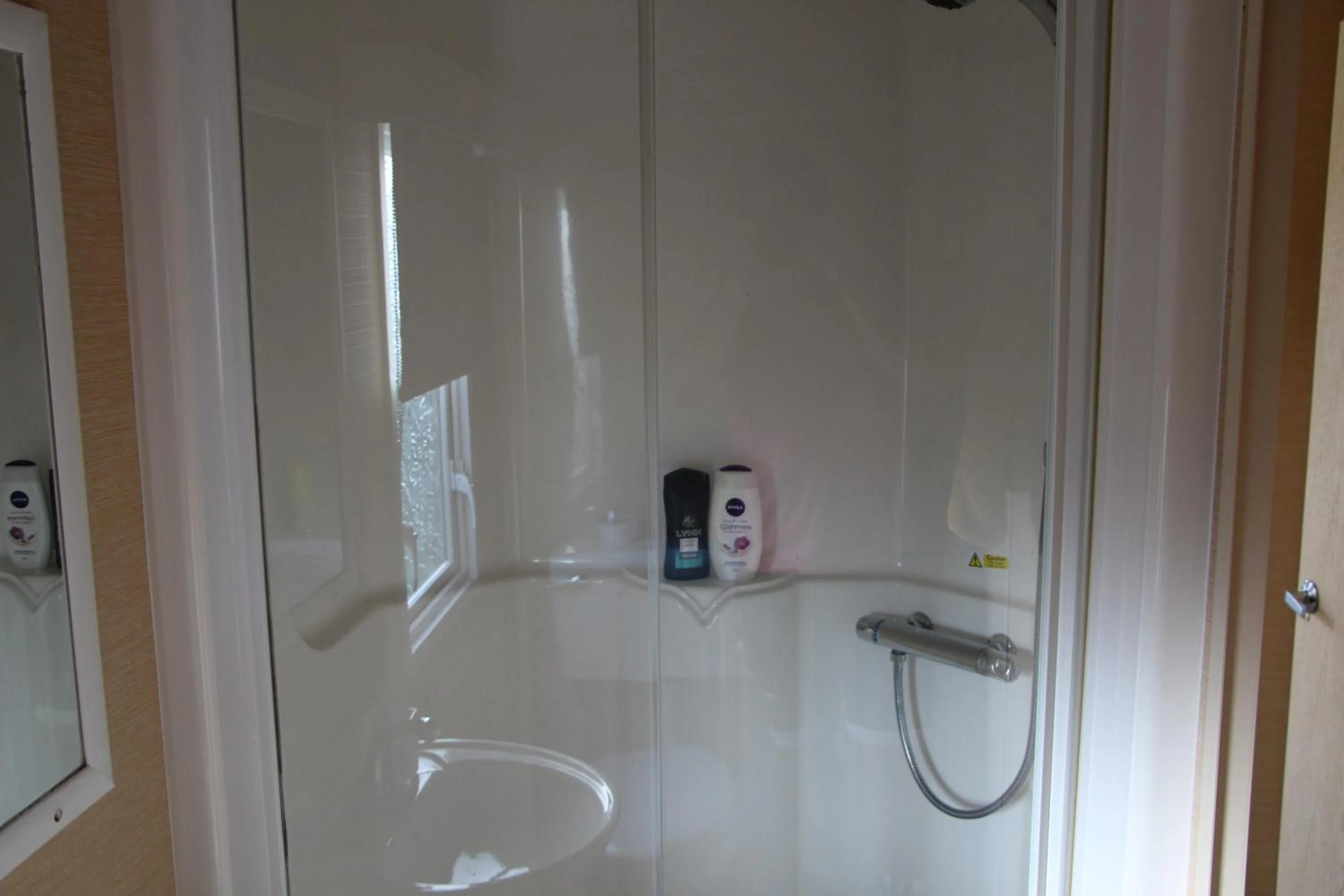 Shower in Melorne Farm Guest House