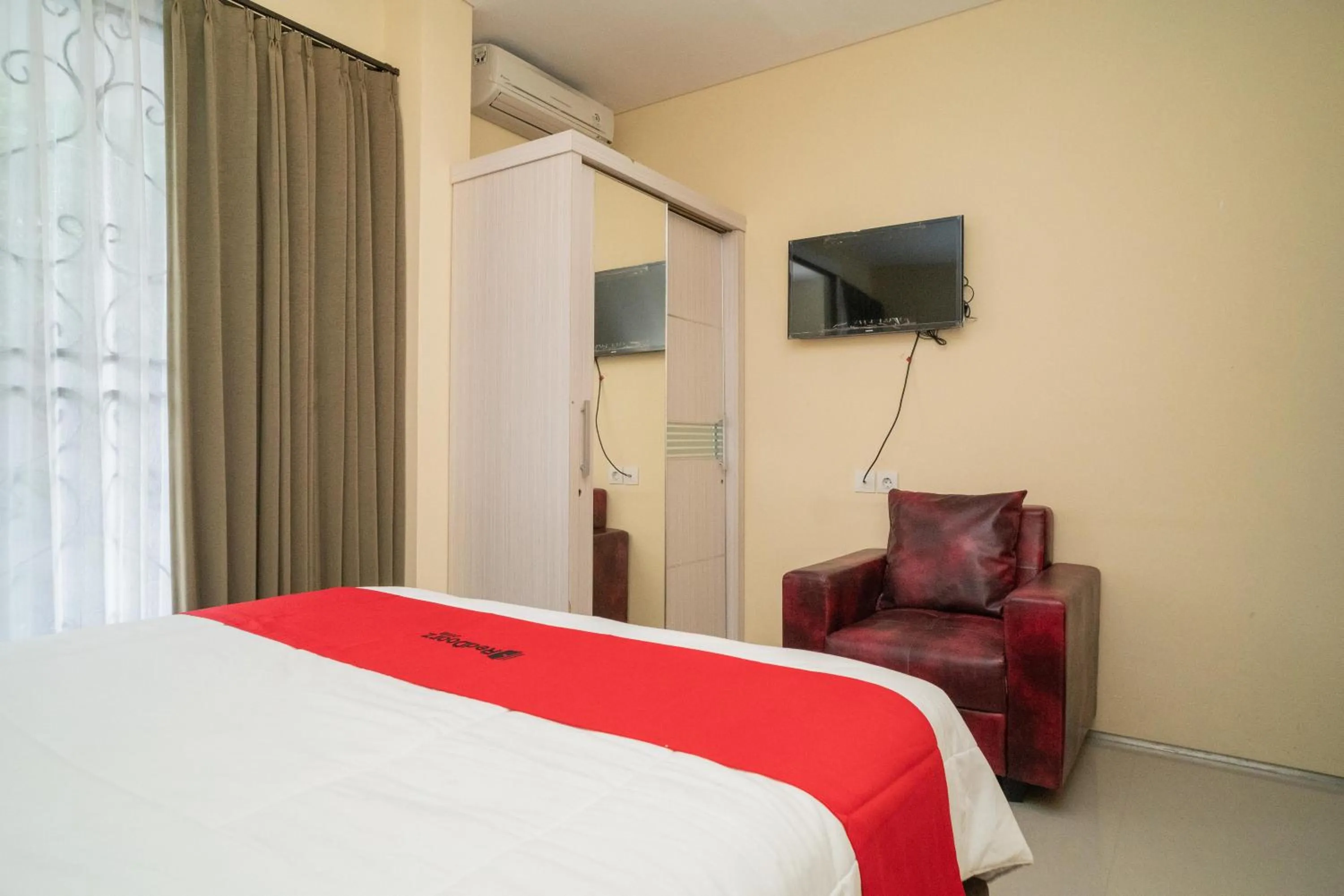 Bed in RedDoorz near ITDC Nusa Dua