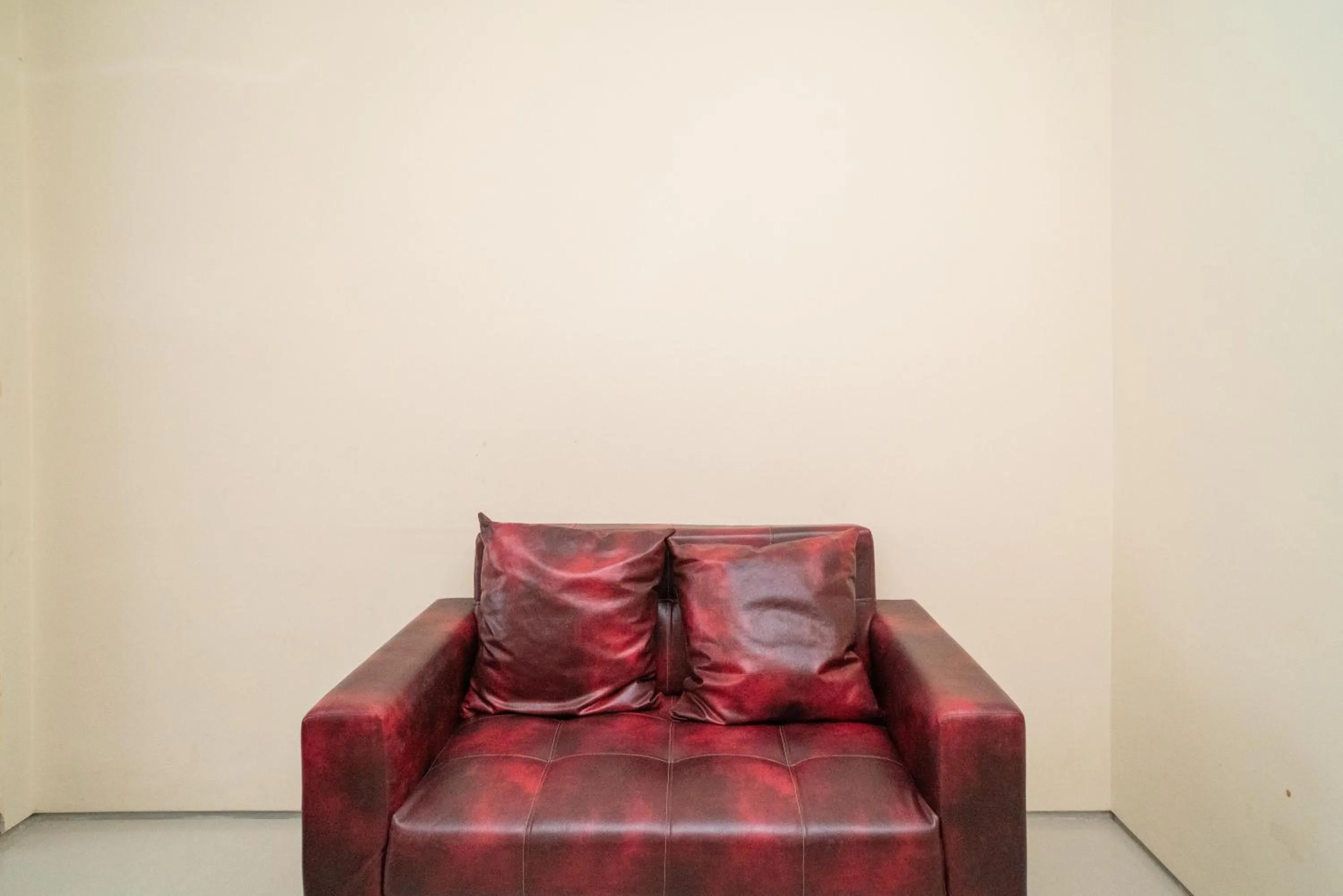 Seating area in RedDoorz near ITDC Nusa Dua