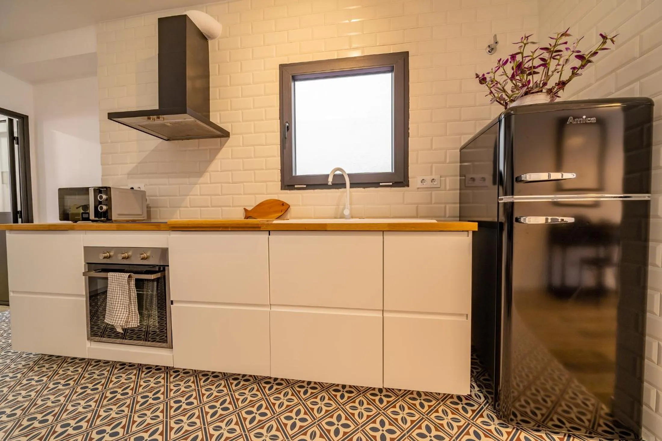 Kitchen or kitchenette in CAN MARTINEZ Calella Beach Boutique Apartment