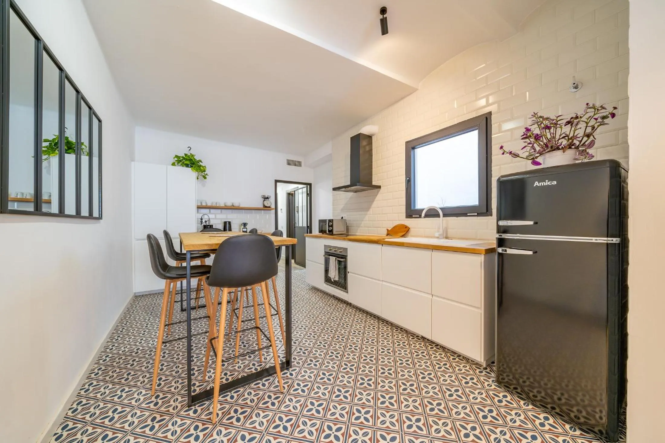 Kitchen or kitchenette in CAN MARTINEZ Calella Beach Boutique Apartment