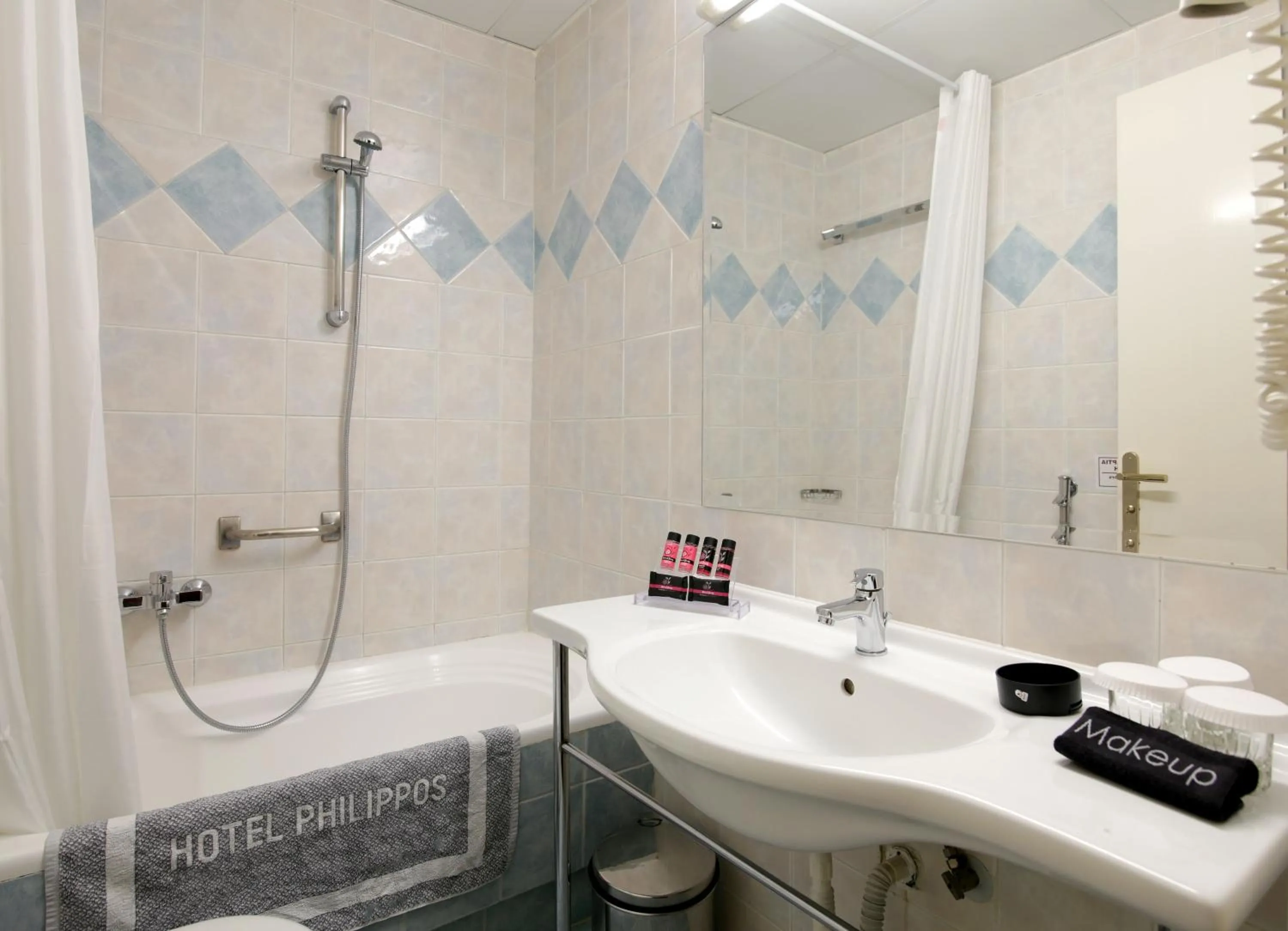 Bathroom in Hotel Philippos Livadeia