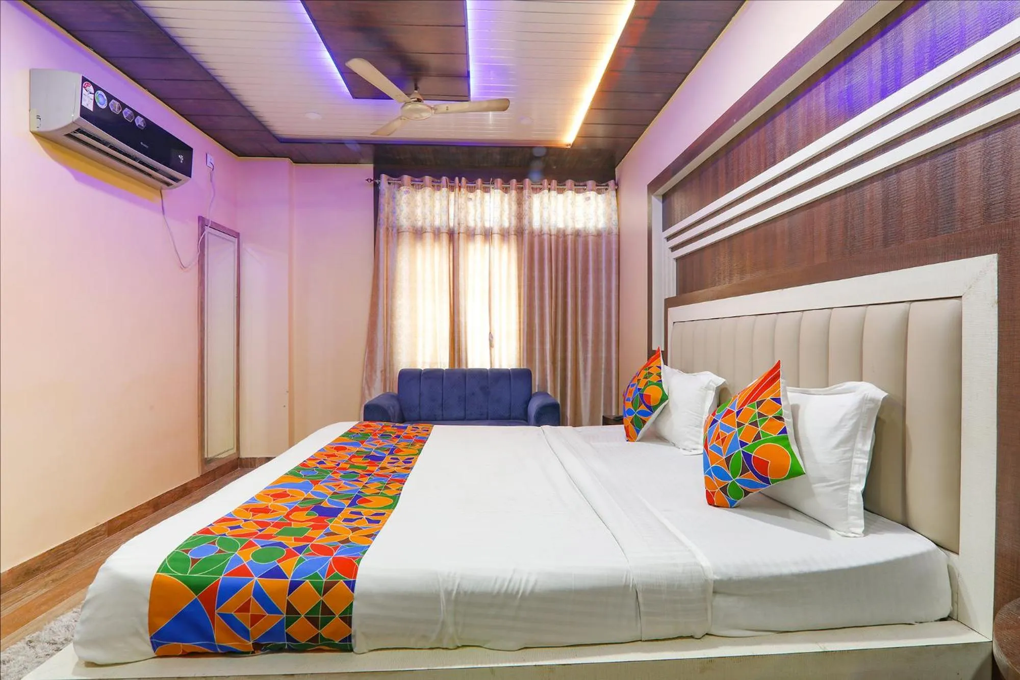 Photo of the whole room in FabHotel Saumendra