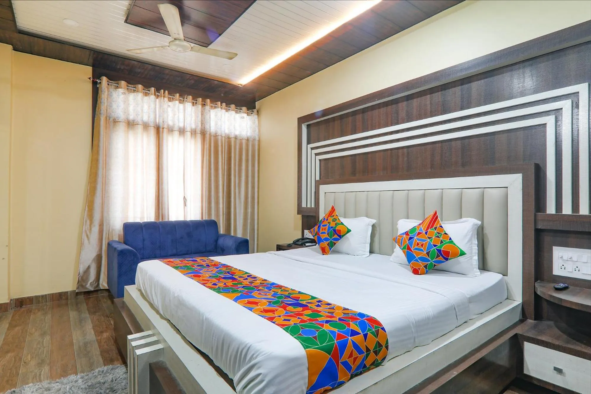 Living room in FabHotel Saumendra