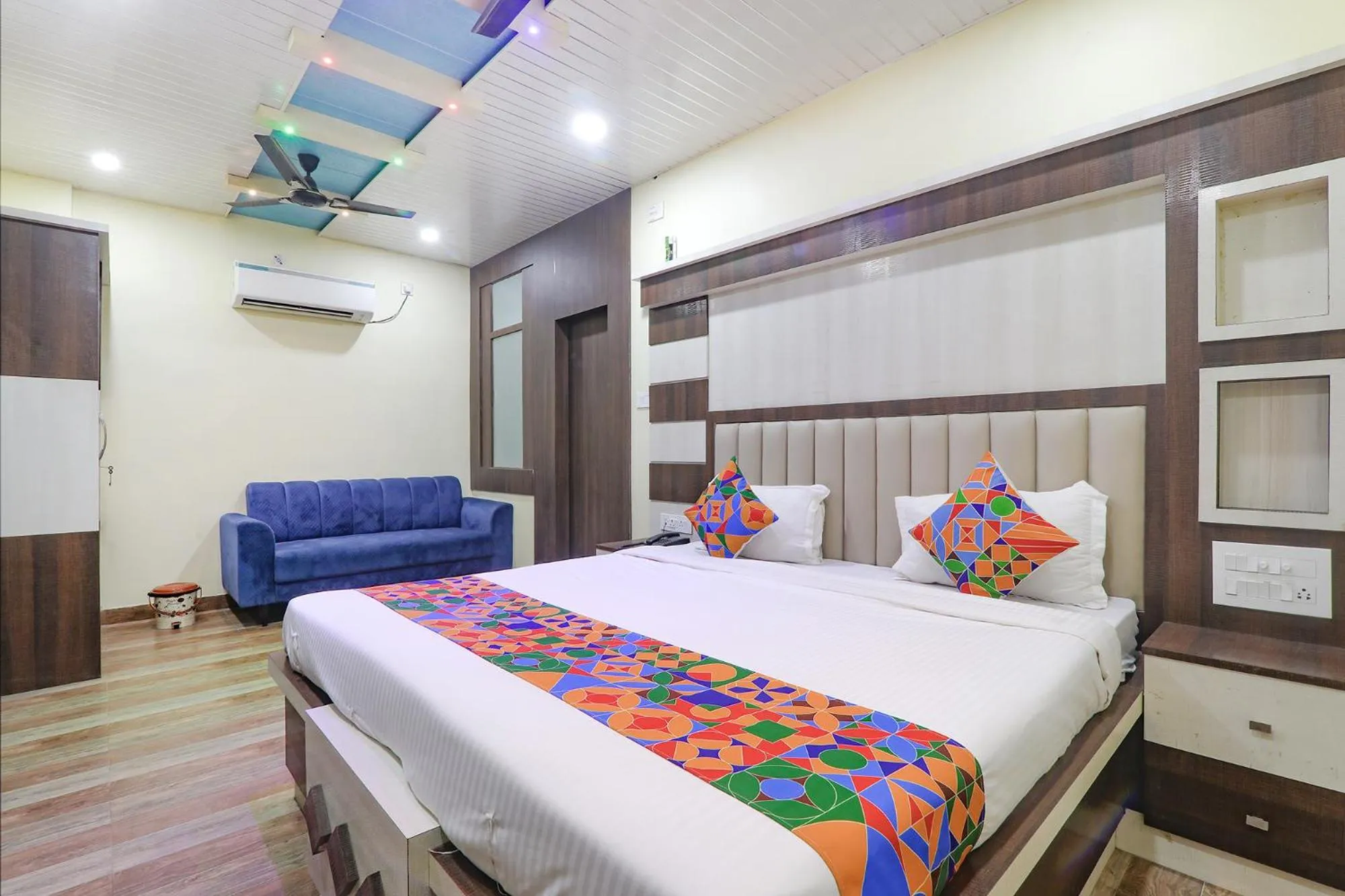 Living room in FabHotel Saumendra