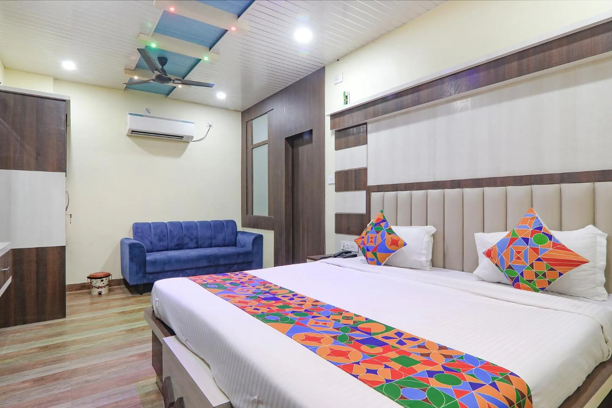 Photo of the whole room in FabHotel Saumendra