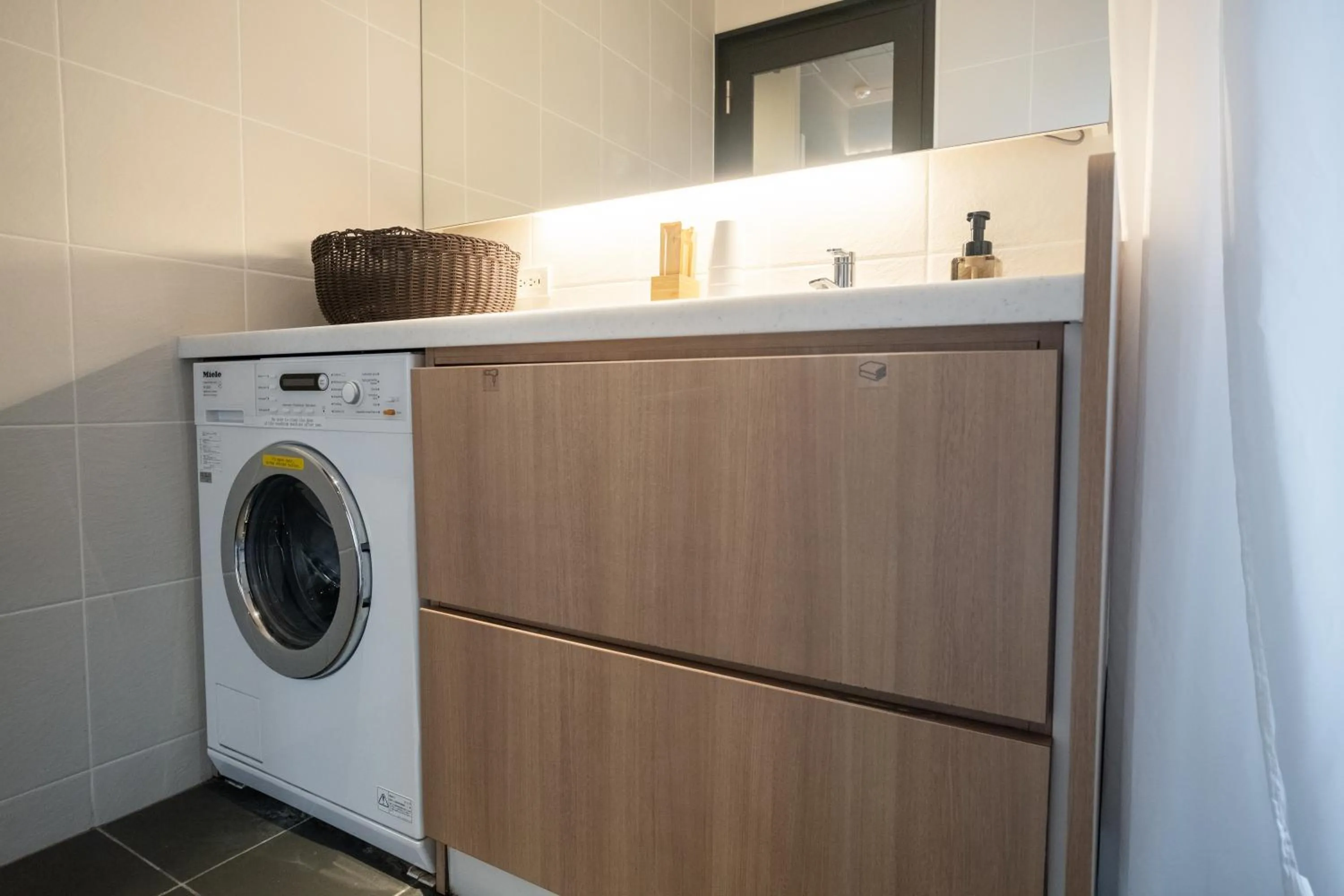 Bathroom in ORI Rokkaku