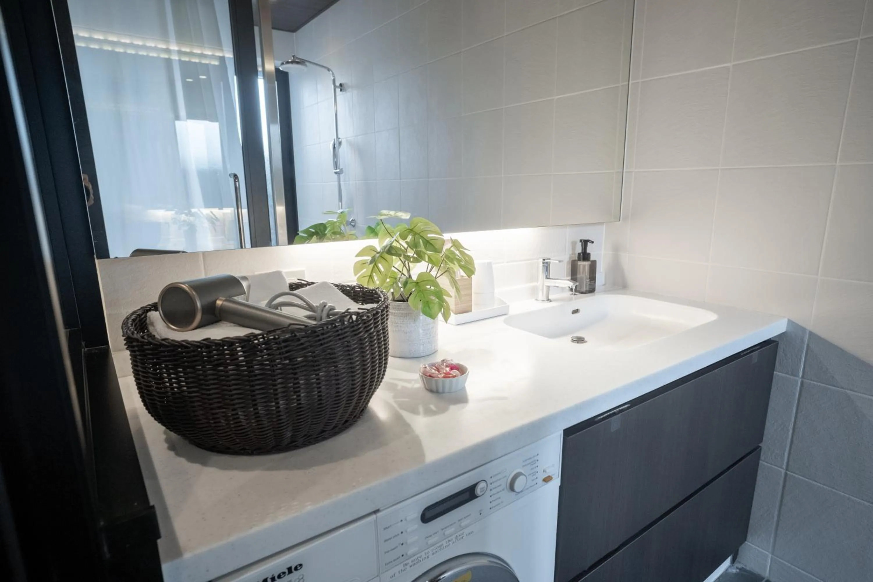 Bathroom in ORI Rokkaku