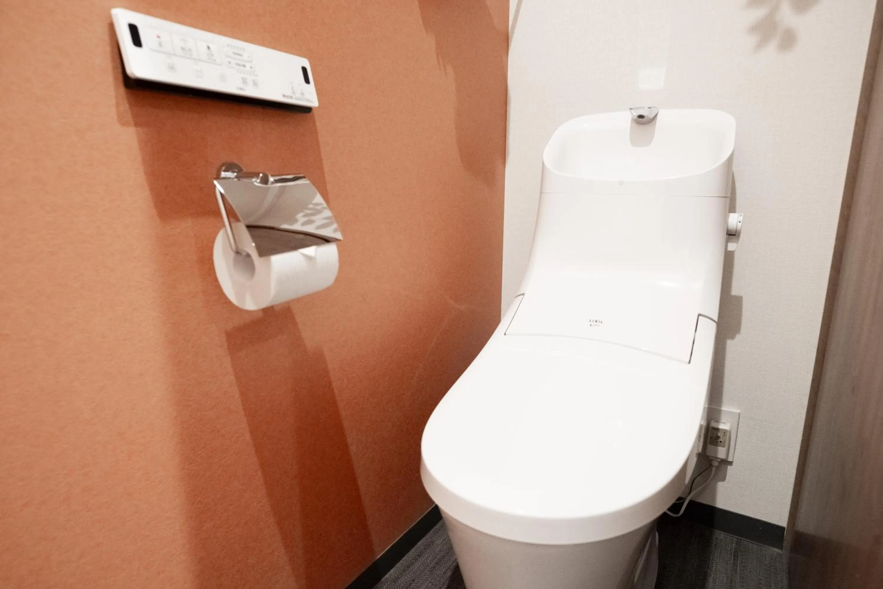 Toilet in ORI Rokkaku