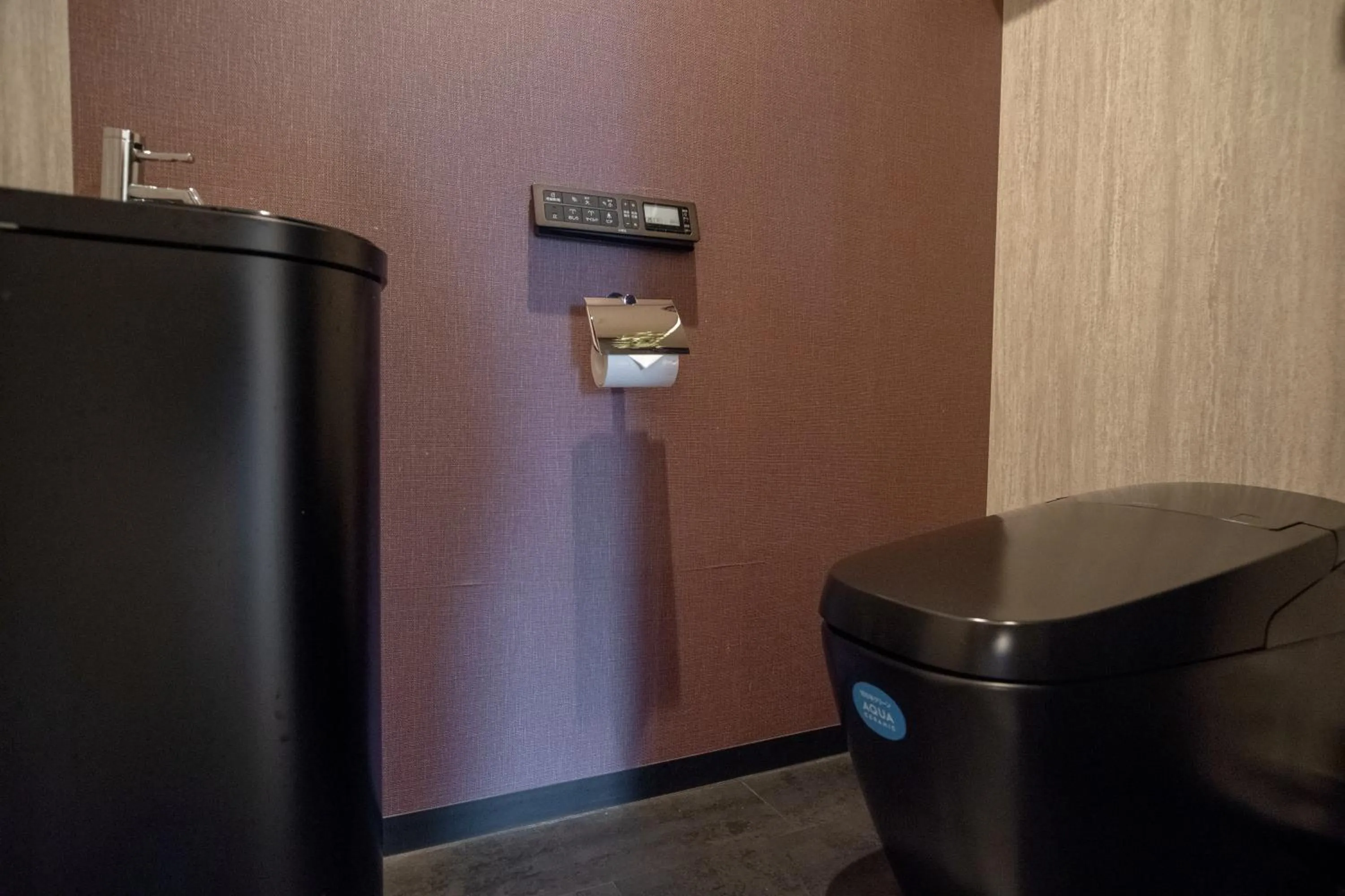 Toilet in ORI Rokkaku