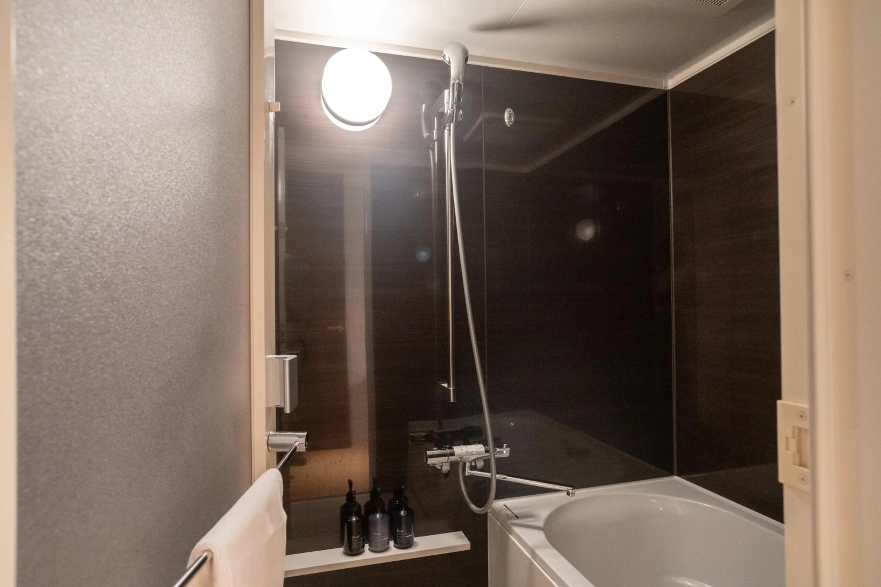 Shower in ORI Rokkaku