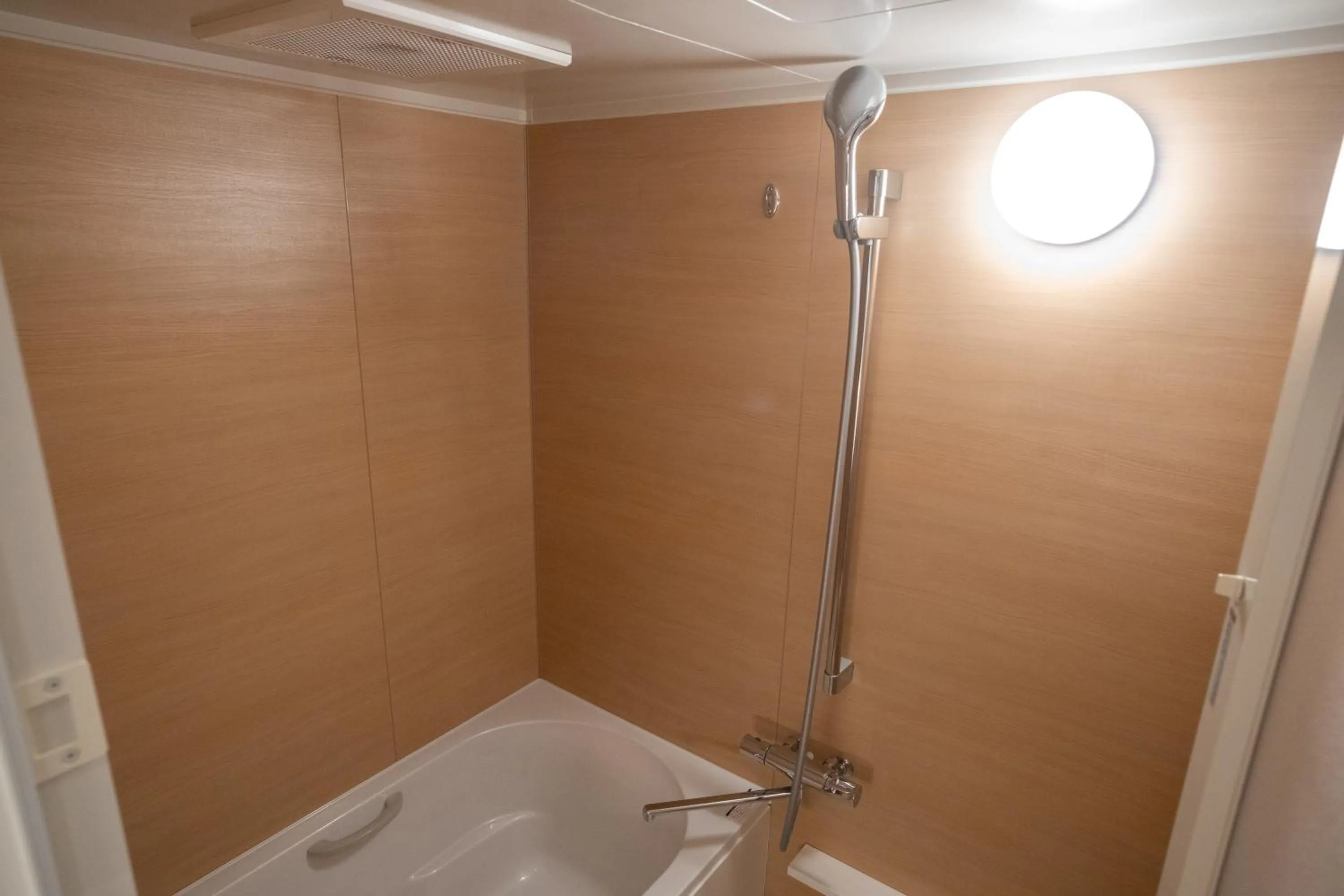 Shower in ORI Rokkaku