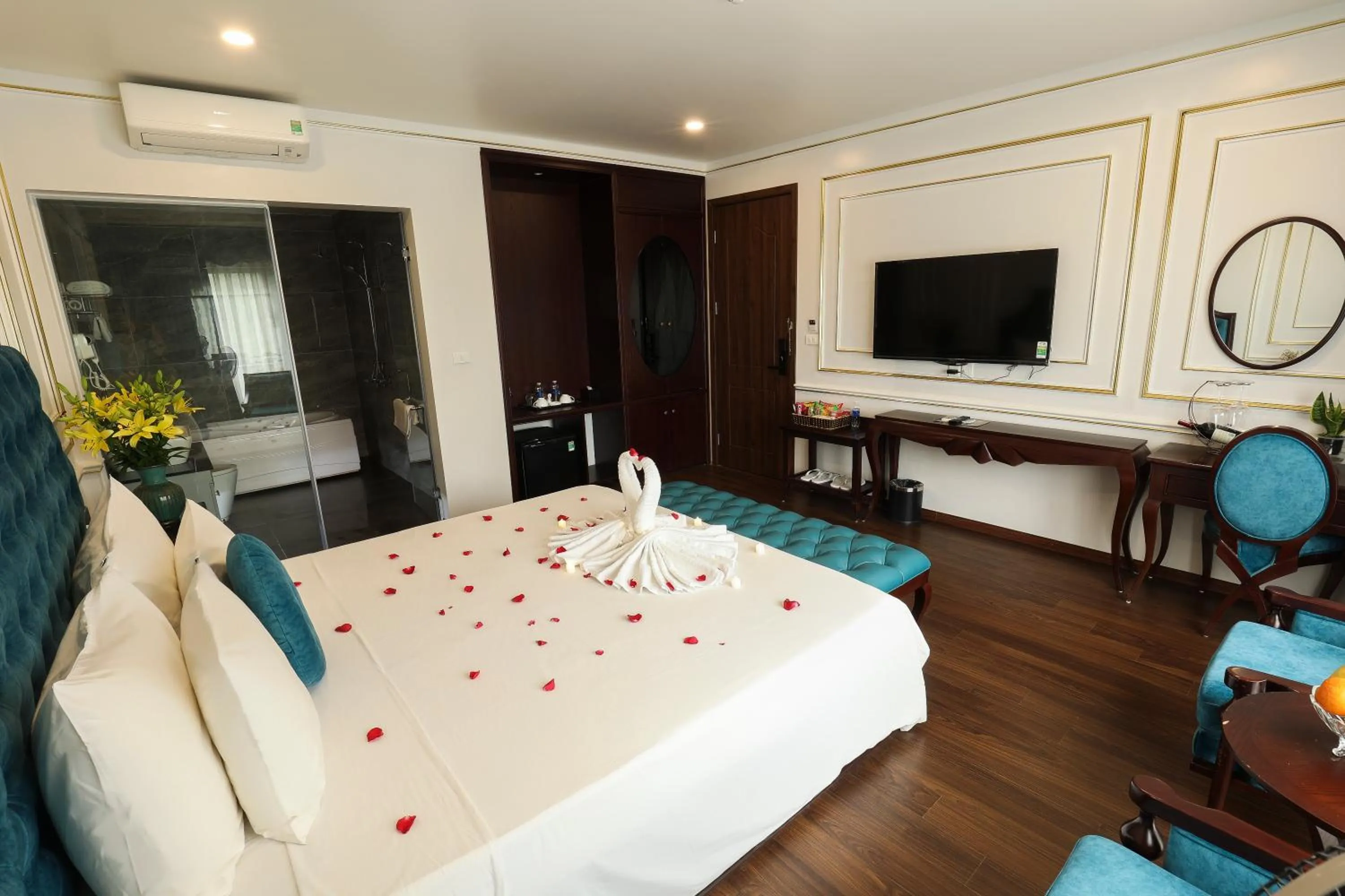 Bed in Royal Văn Phú Hotel