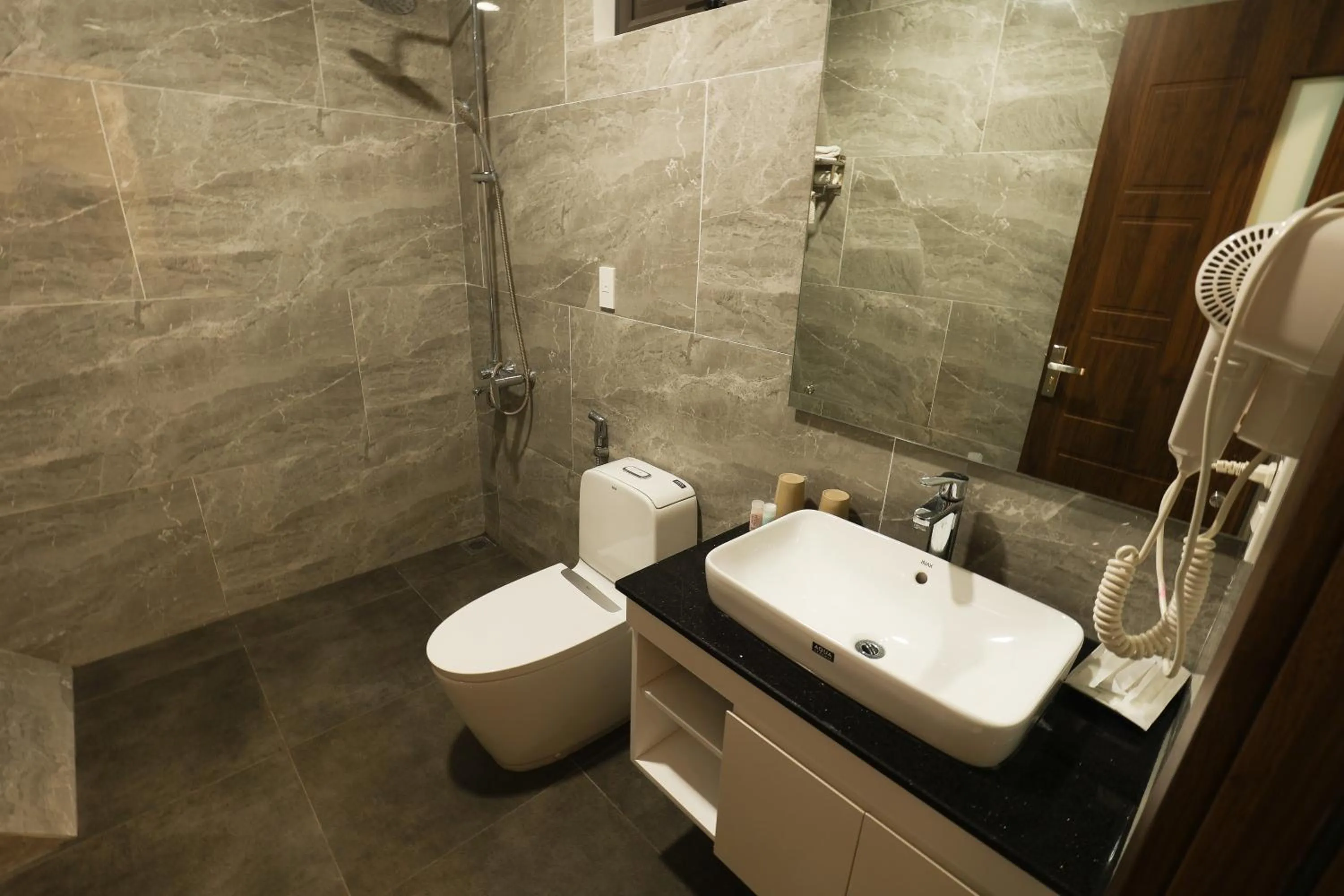 Toilet in Royal Văn Phú Hotel