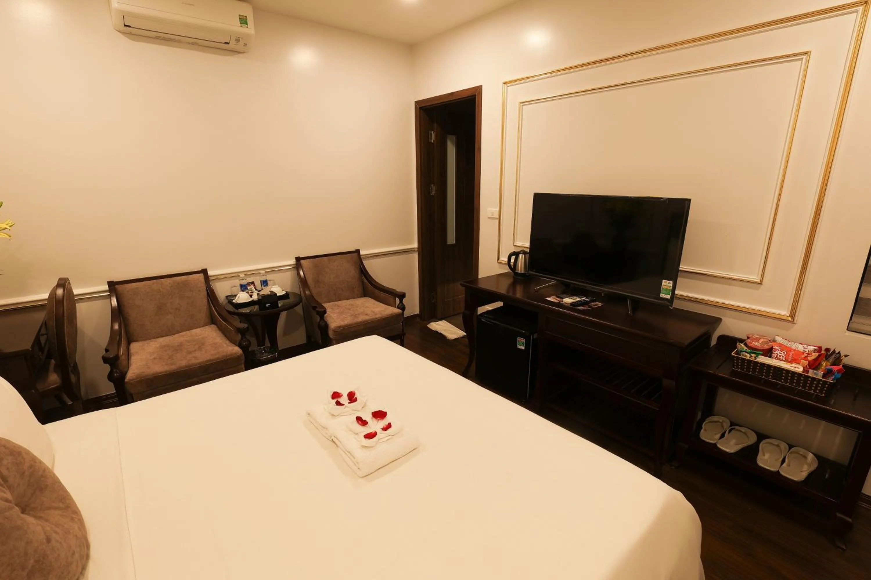 Bed in Royal Văn Phú Hotel