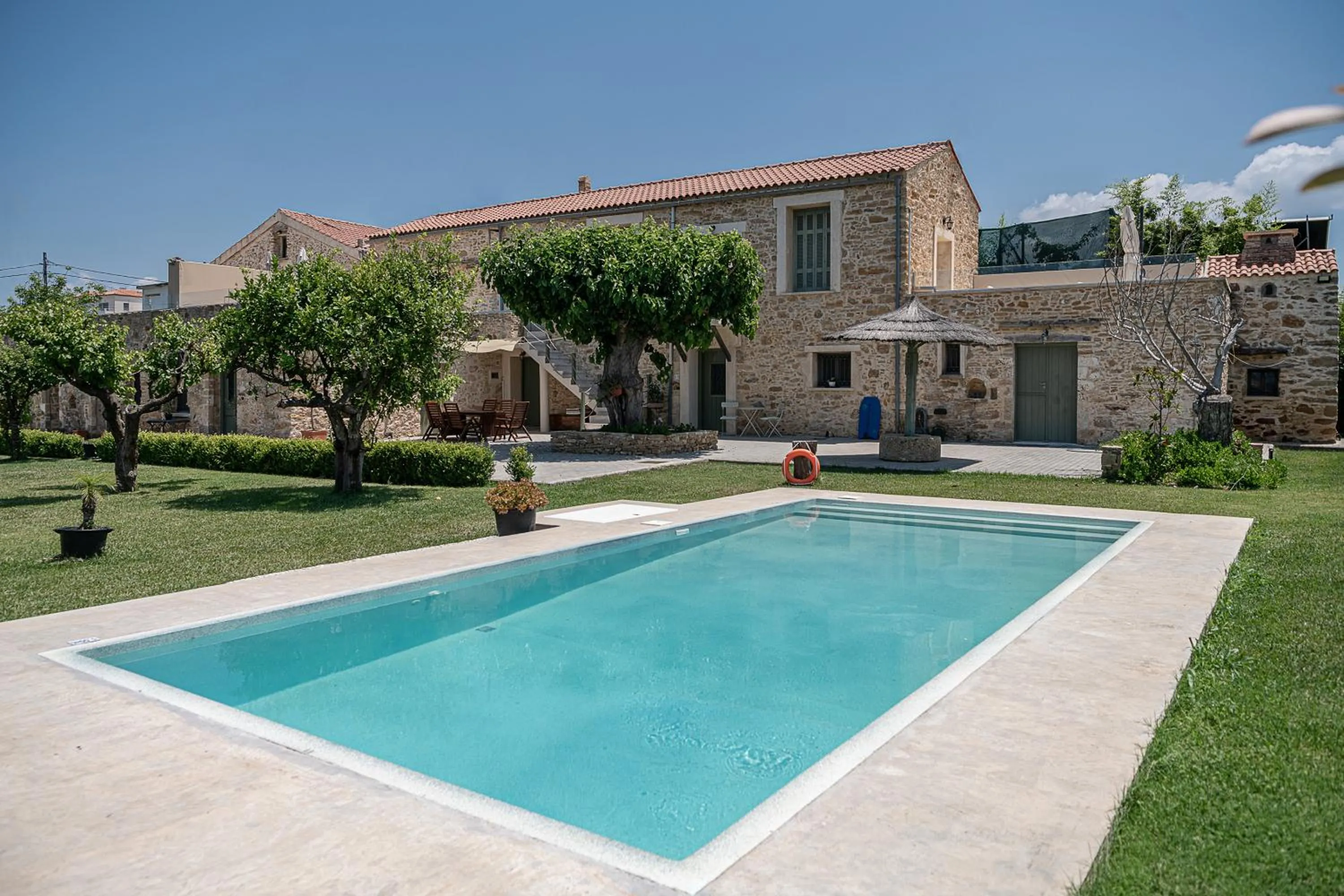 Property building in Ondathaki Pirgos