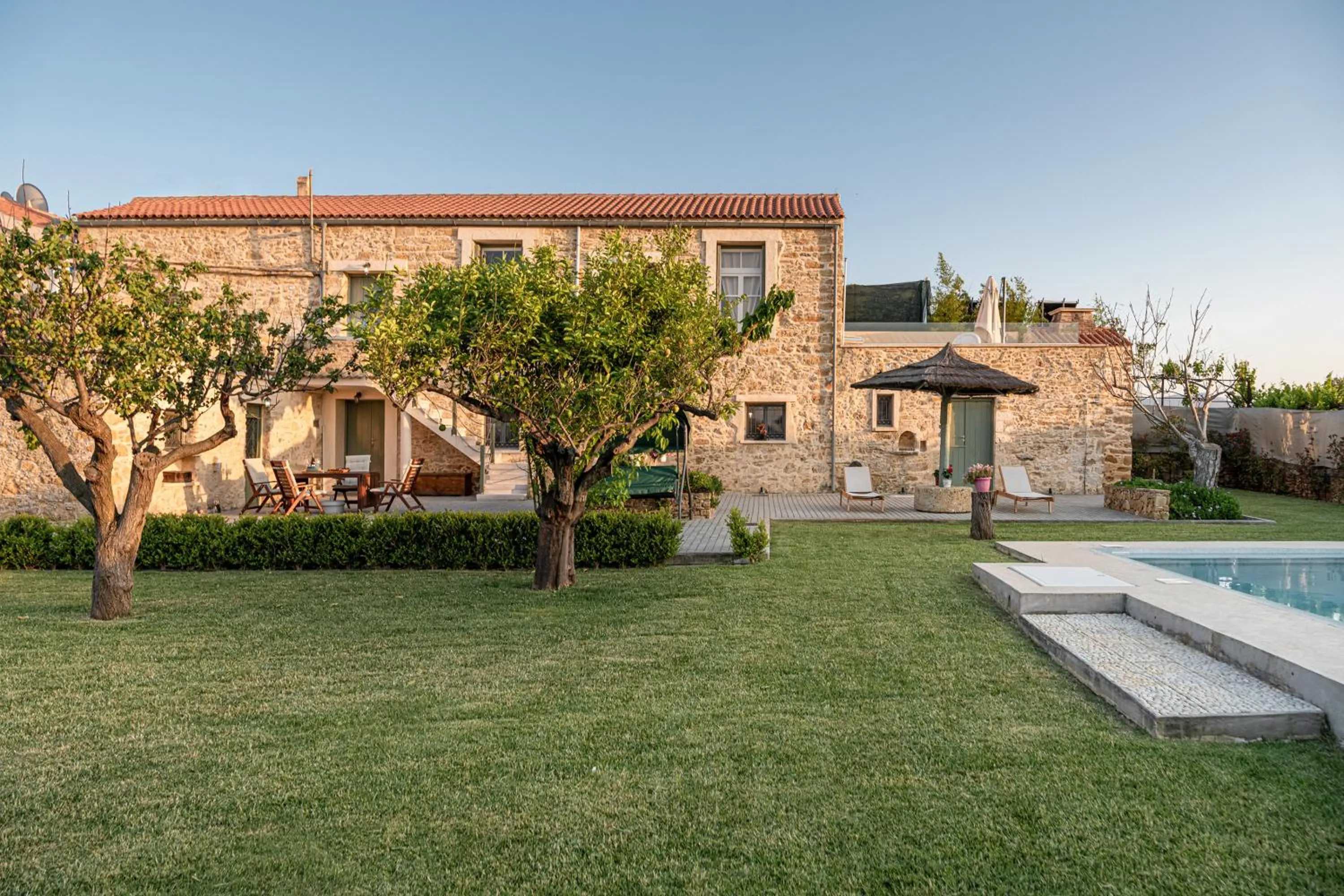 Property building in Ondathaki Pirgos