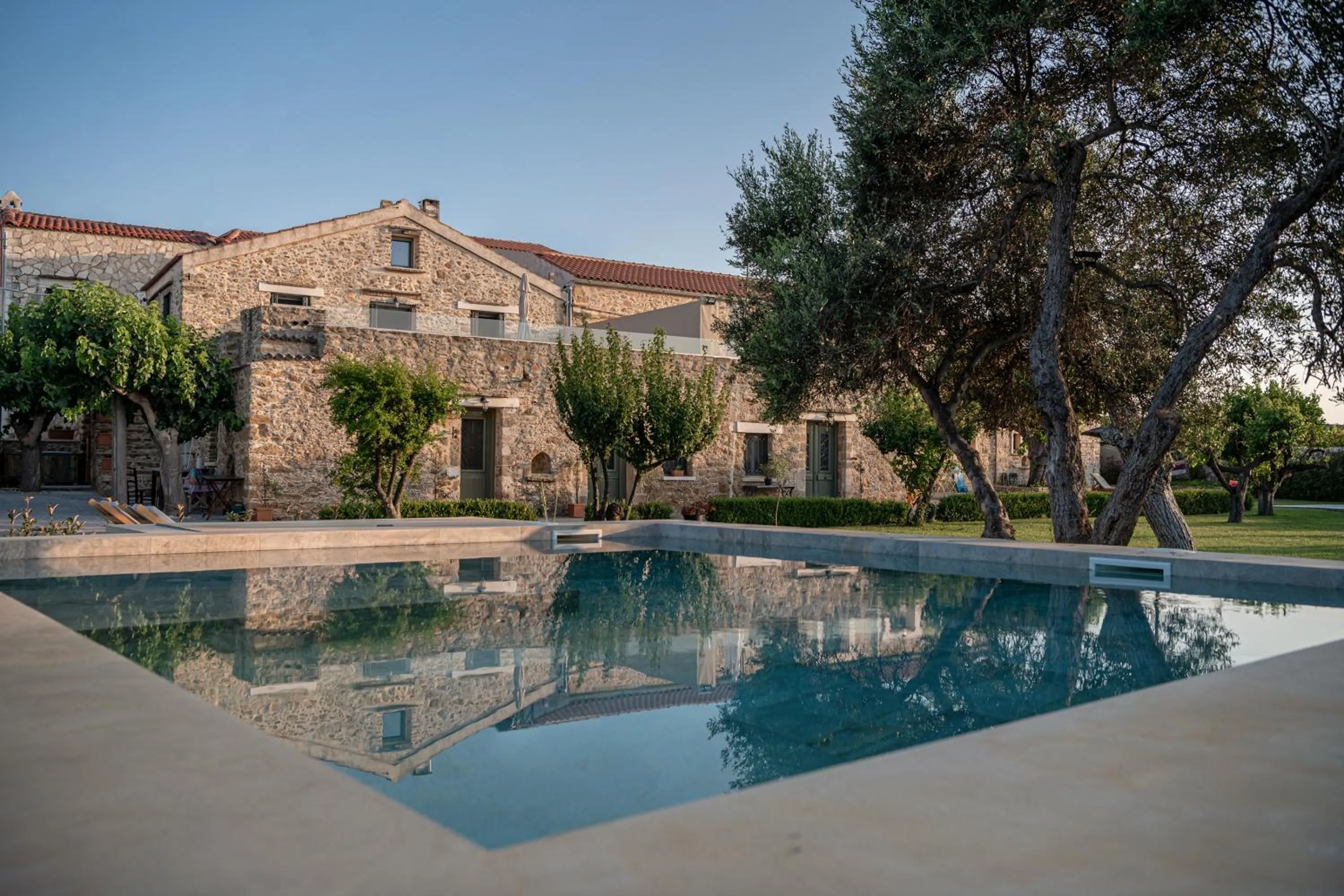 Property building in Ondathaki Pirgos