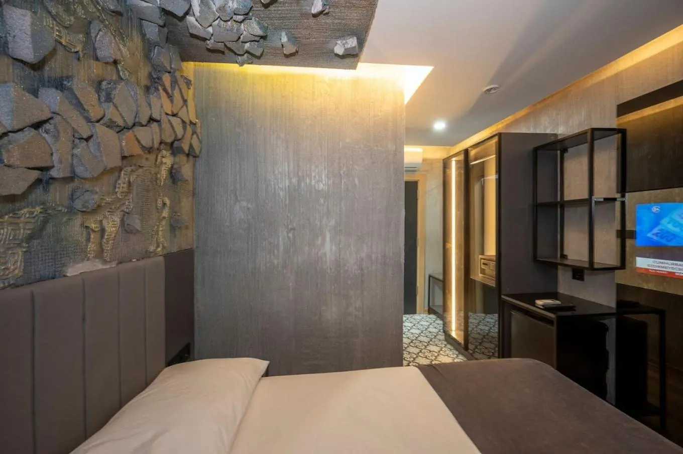 Bedroom, Bed in Continental Airport Hotel