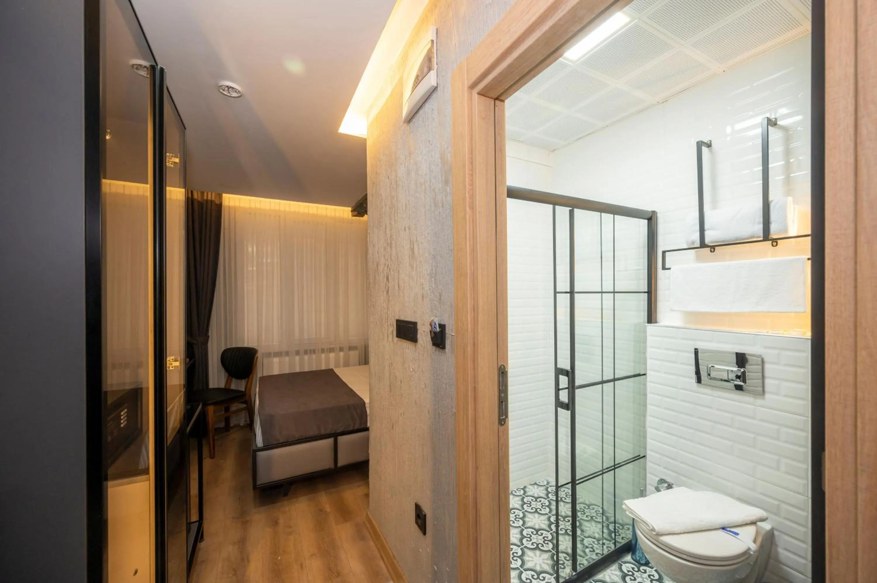 Photo of the whole room, Bed in Continental Airport Hotel