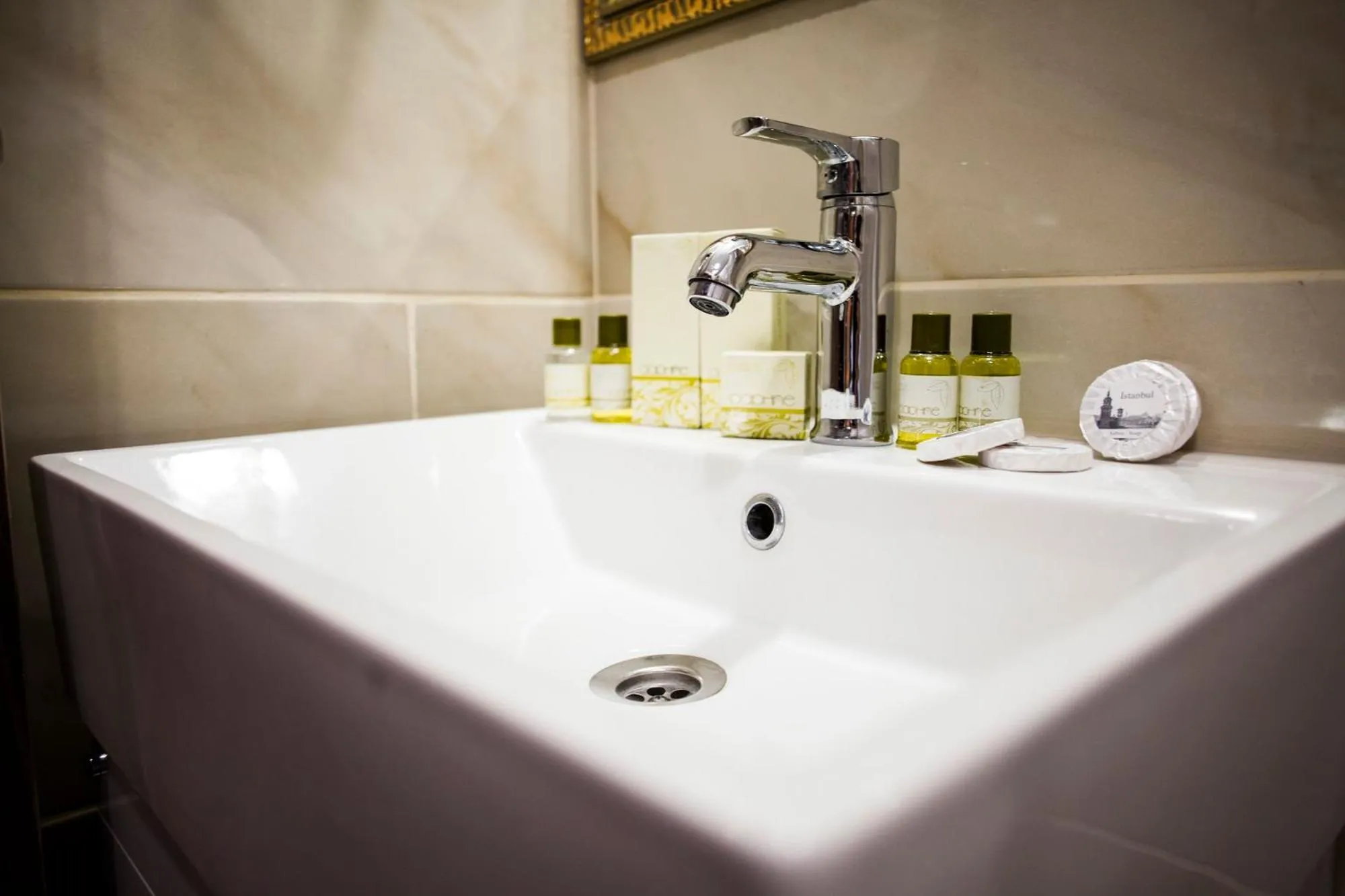 Bathroom in Continental Airport Hotel