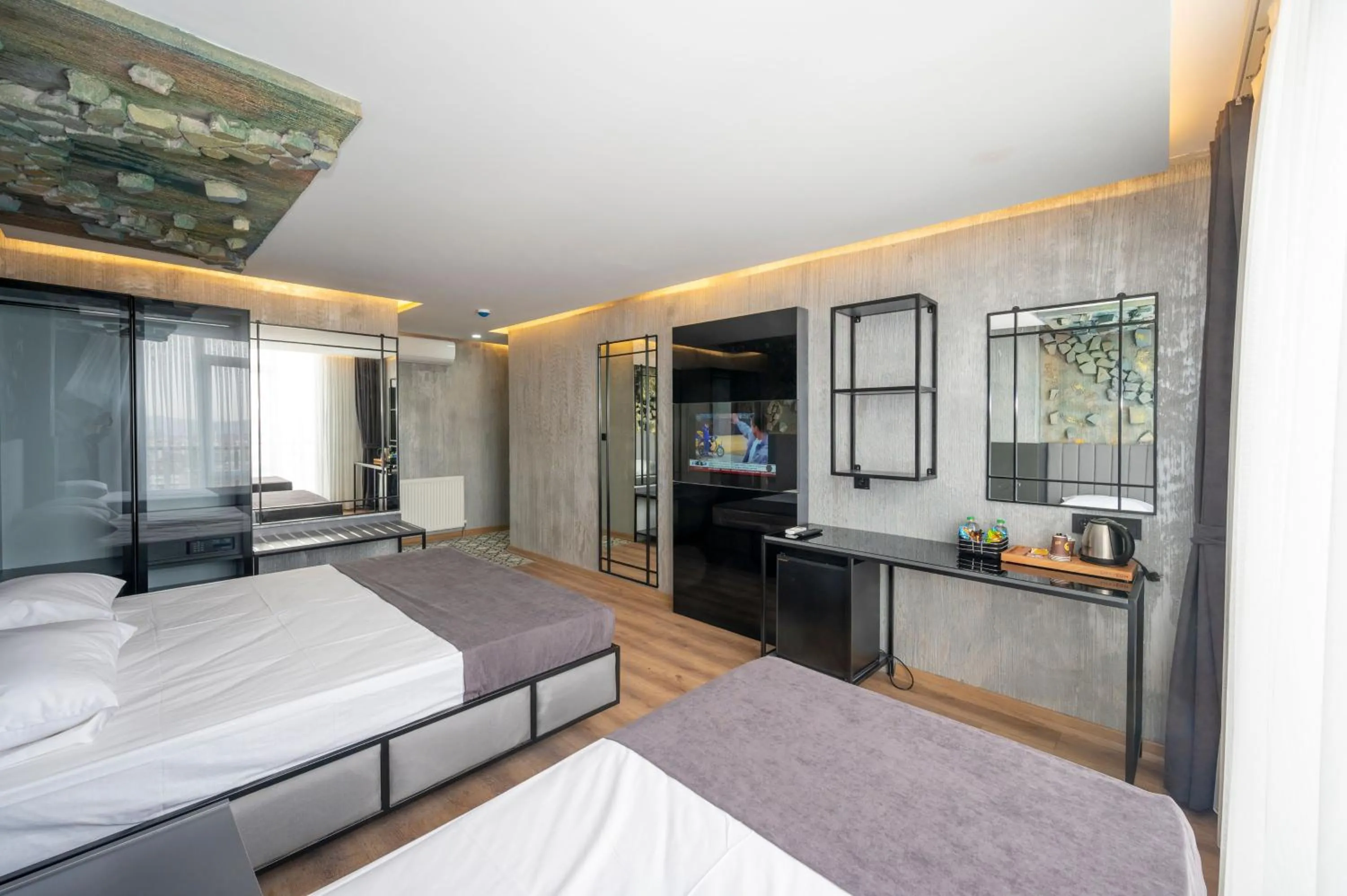 Photo of the whole room, Bed in Continental Airport Hotel