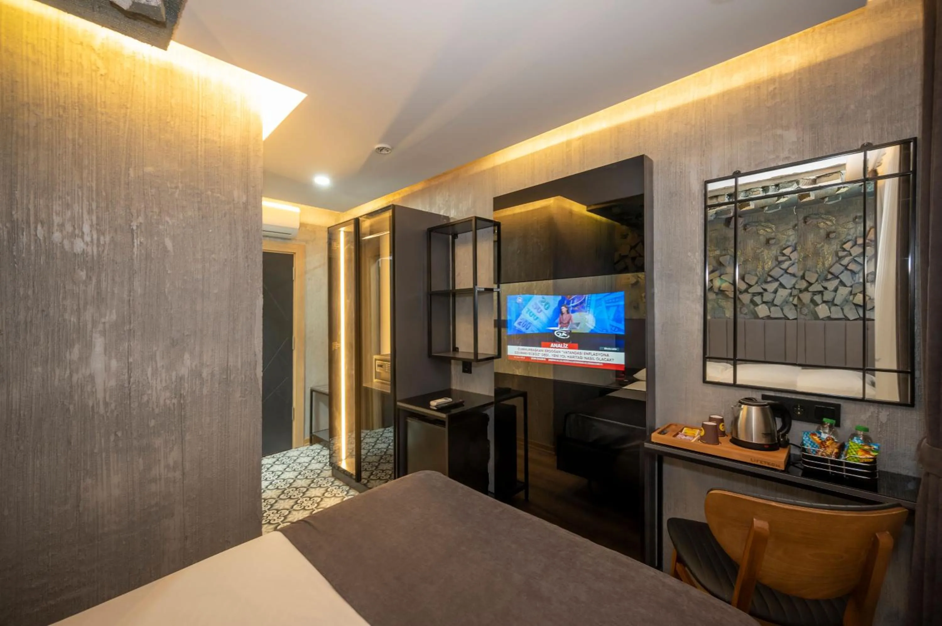 Photo of the whole room, Bed in Continental Airport Hotel