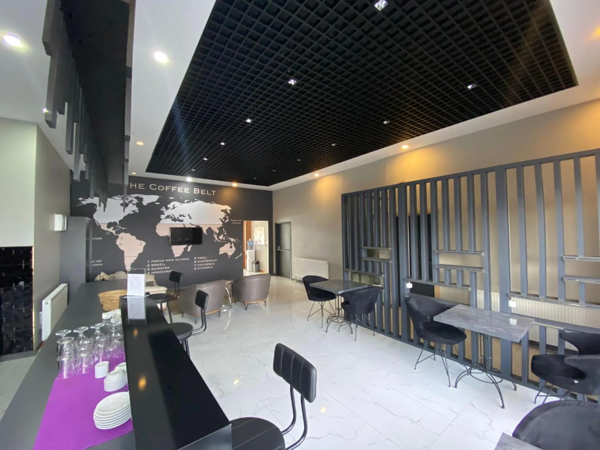 Restaurant/places to eat in Continental Airport Hotel