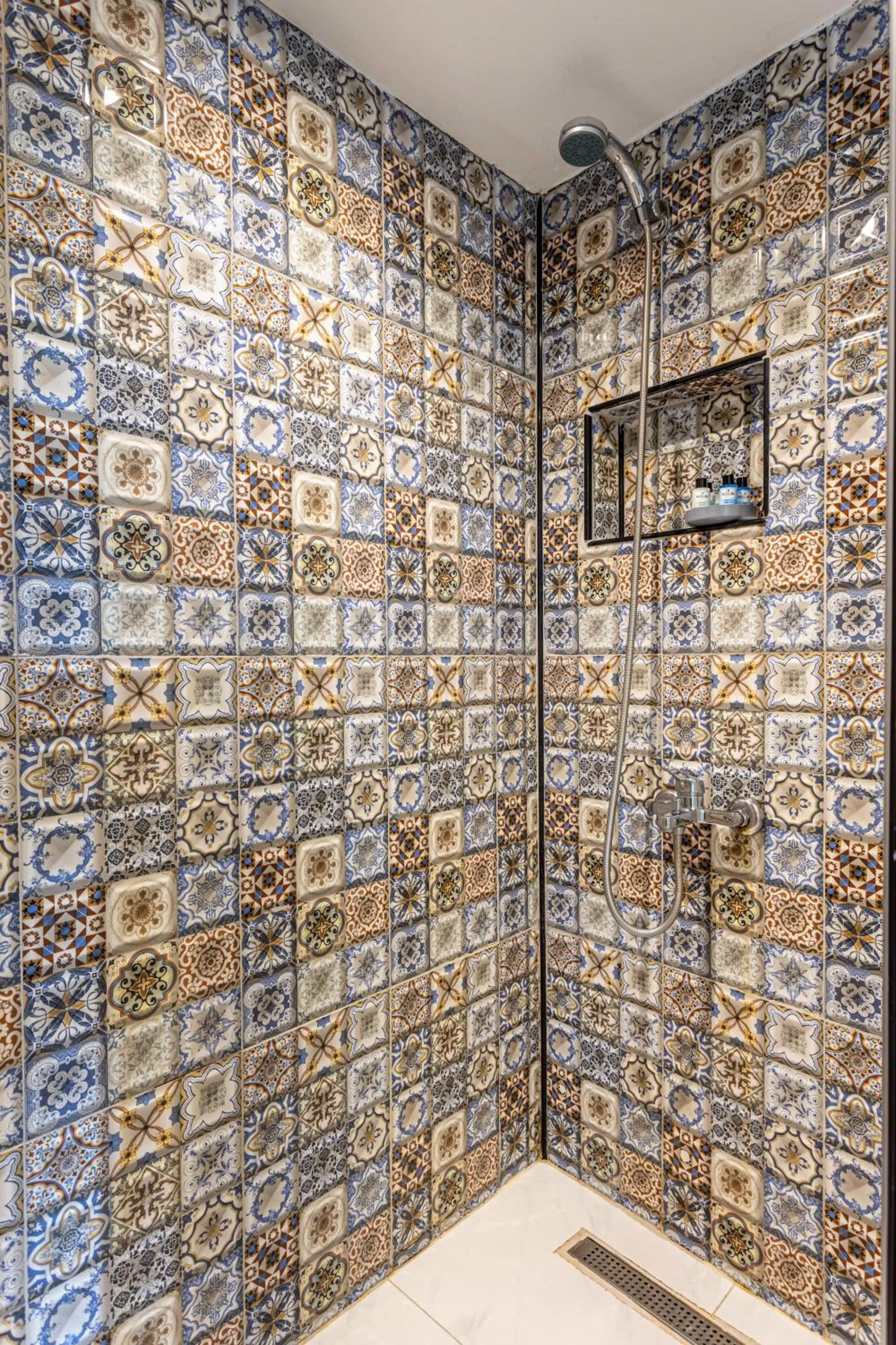 Shower in Lumina Boutique Hotel