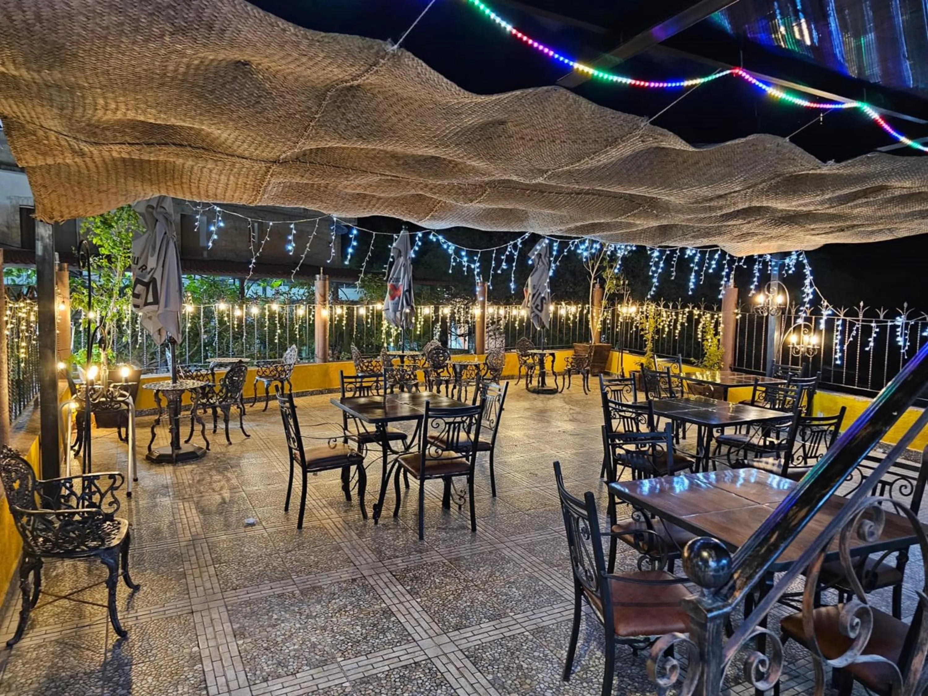 Restaurant/places to eat in Hotel Peña Florencia