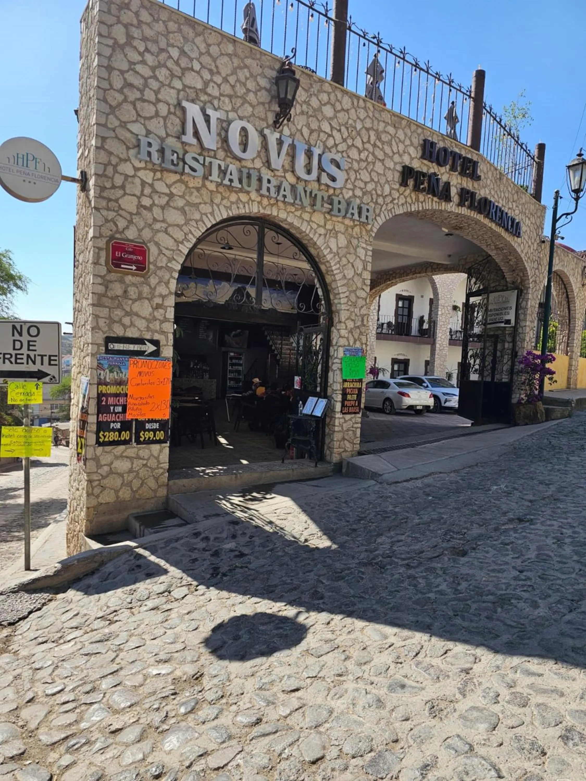 Restaurant/places to eat in Hotel Peña Florencia