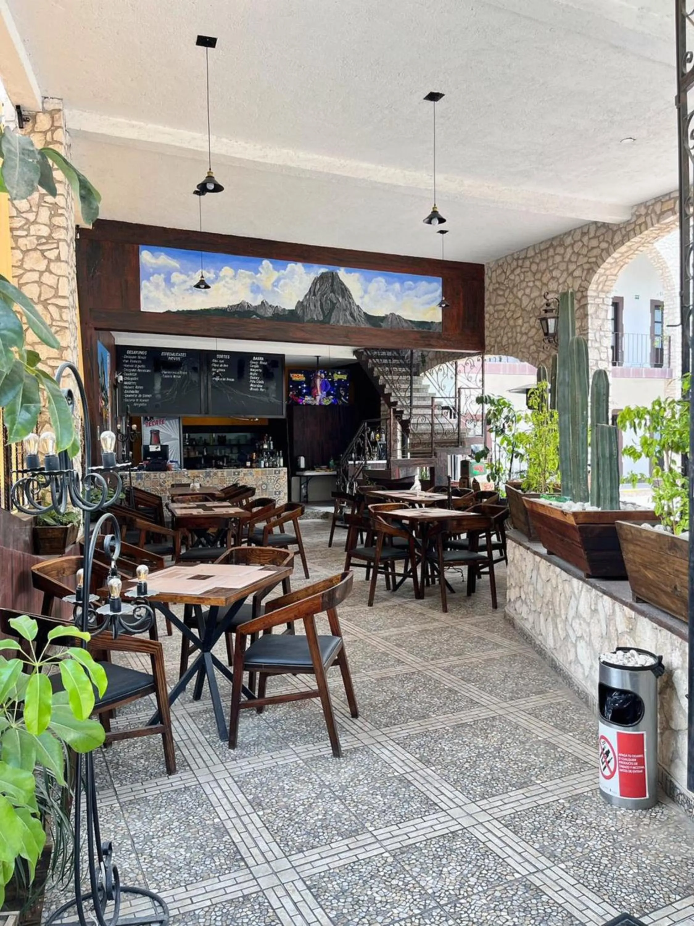 Restaurant/places to eat in Hotel Peña Florencia