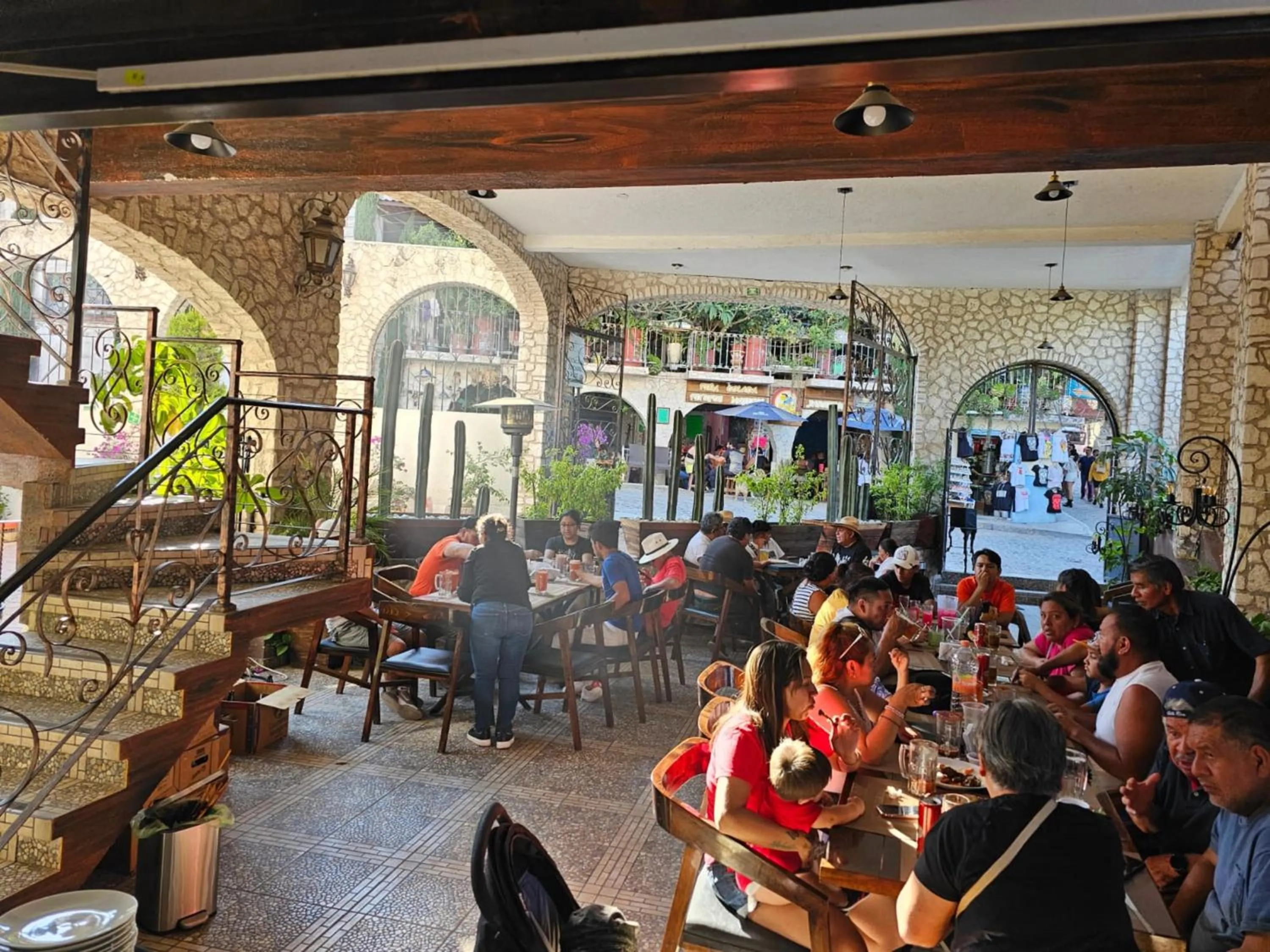 Restaurant/places to eat in Hotel Peña Florencia