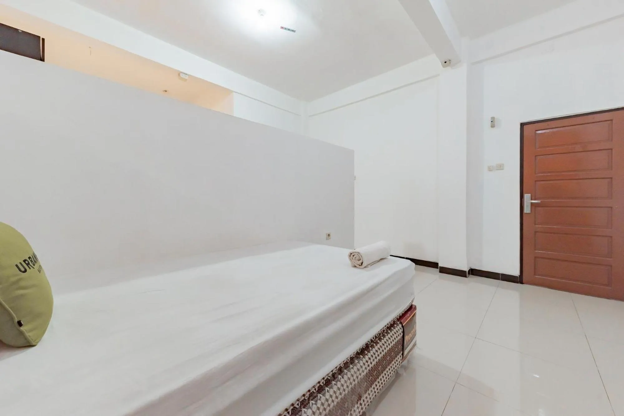 Bed in Urbanview Hotel Syariah 99 Banjarbaru by RedDoorz