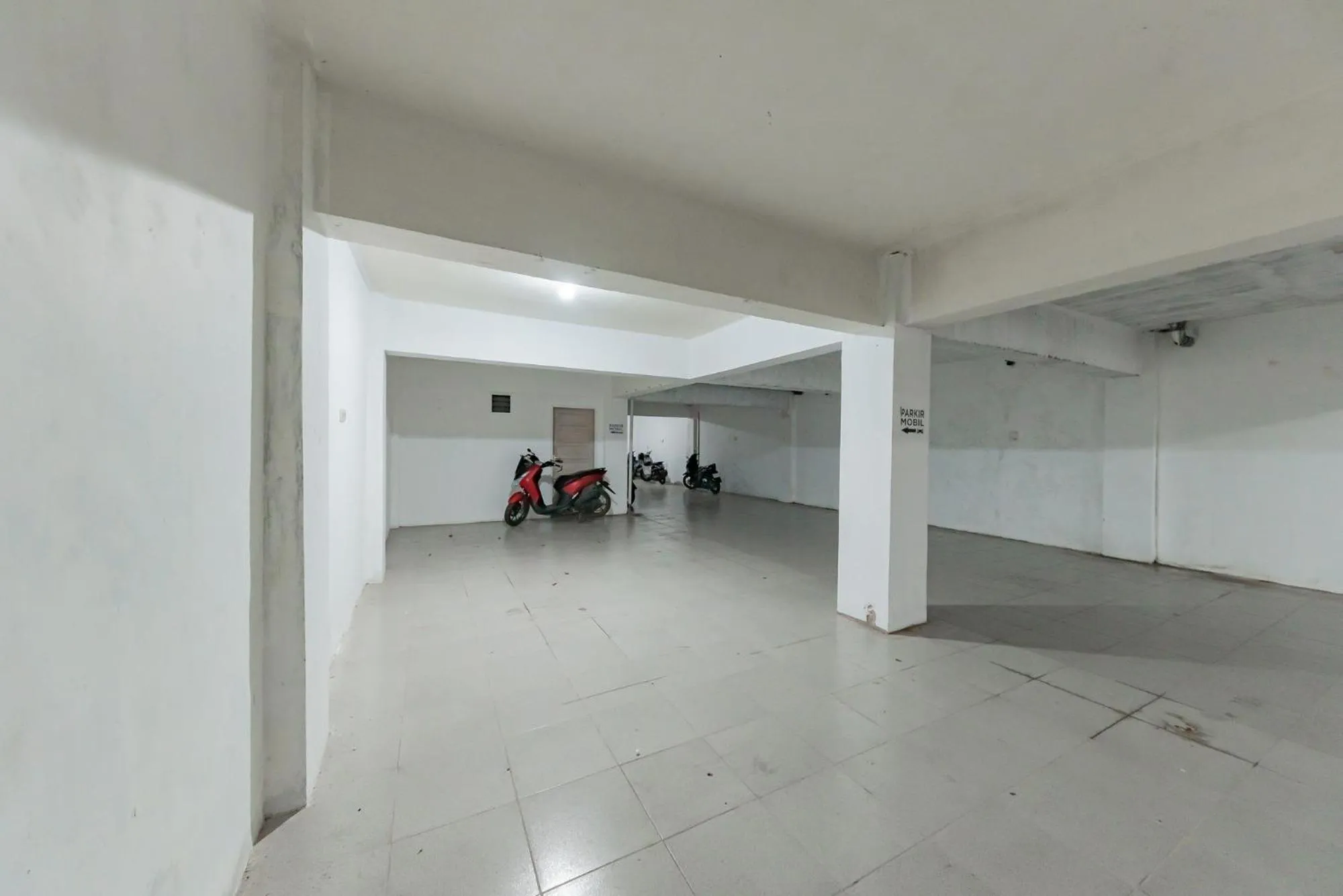 Parking in Urbanview Hotel Syariah 99 Banjarbaru by RedDoorz