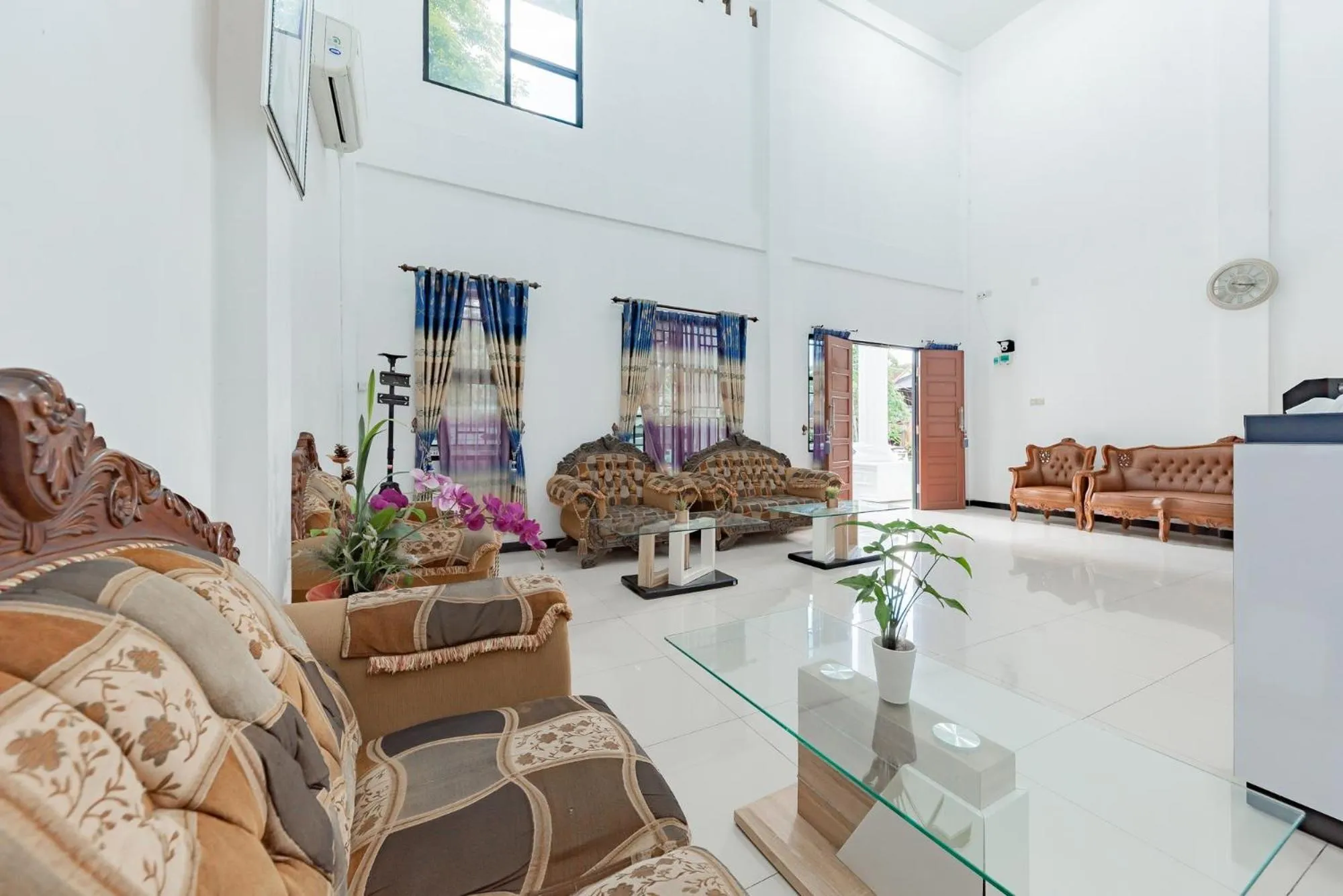 Lobby or reception in Urbanview Hotel Syariah 99 Banjarbaru by RedDoorz