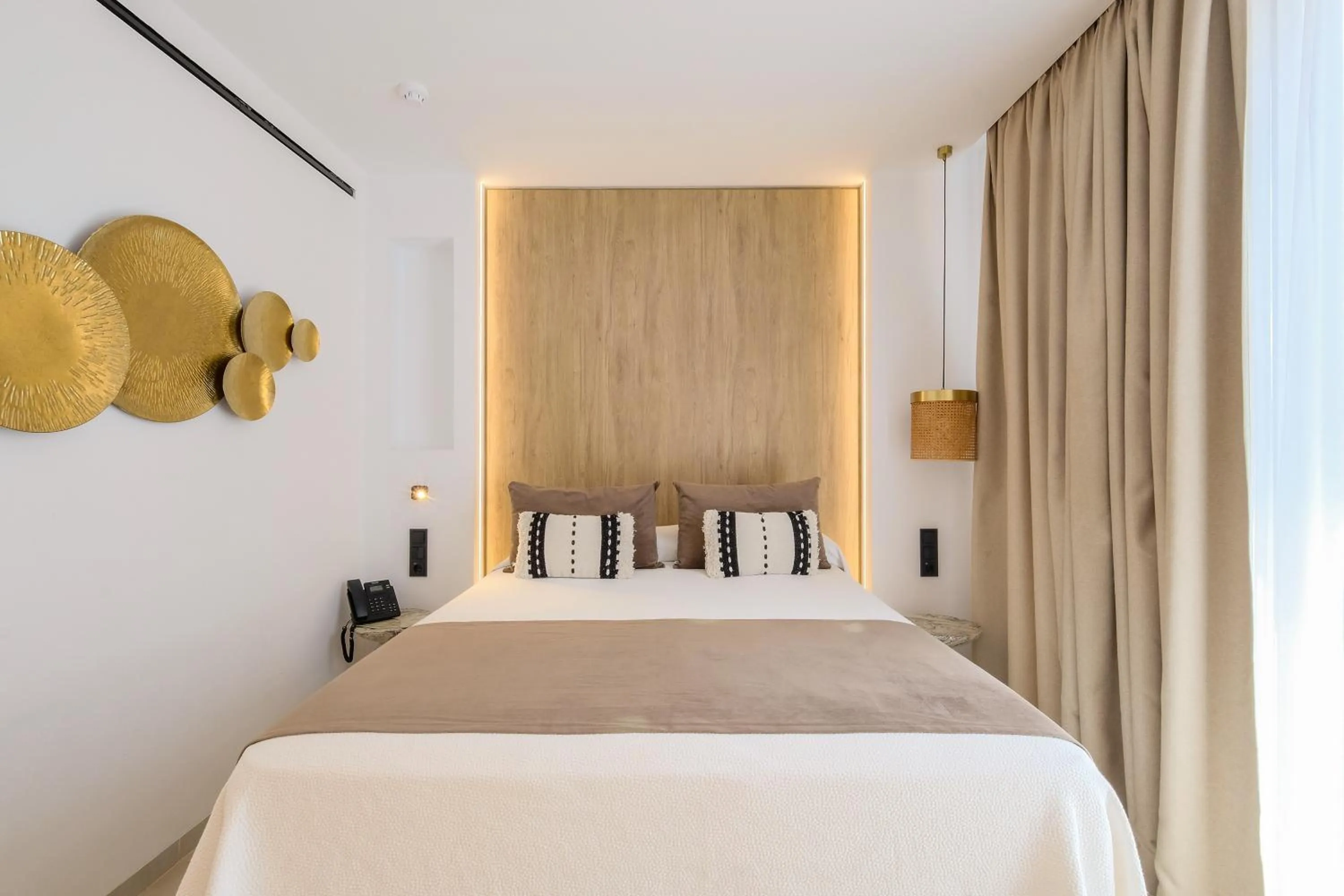 Photo of the whole room, Bed in M. HOTEL