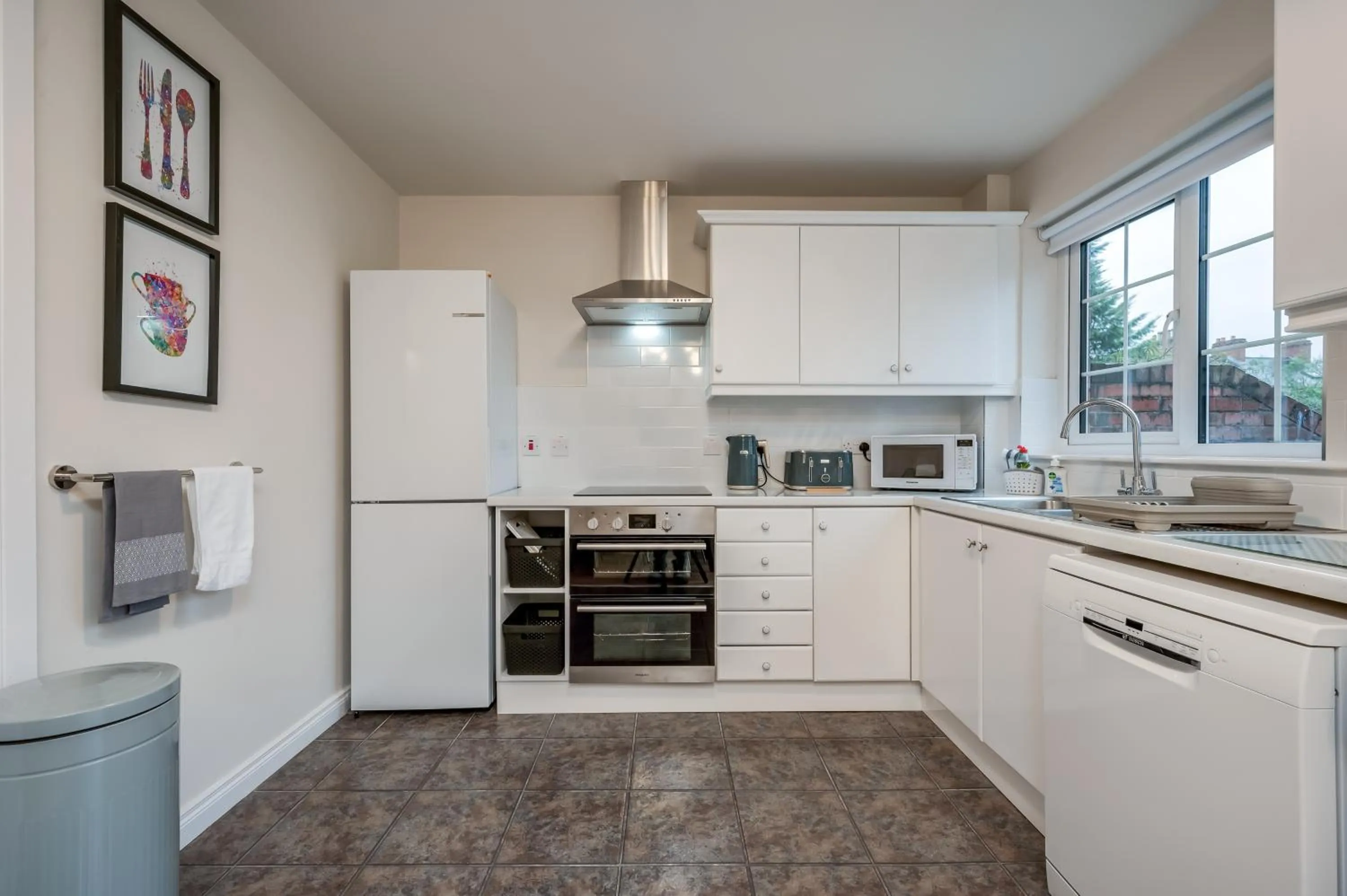 Kitchen or kitchenette in Central Belfast Apartments: Ashley Mews
