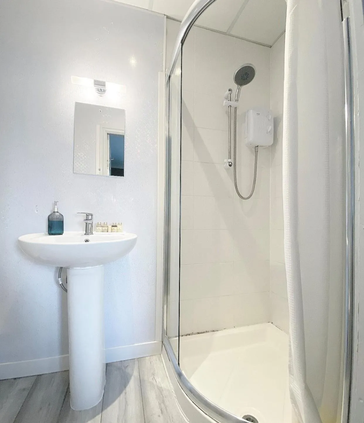 Shower in McGraths Hotel & Public Bar