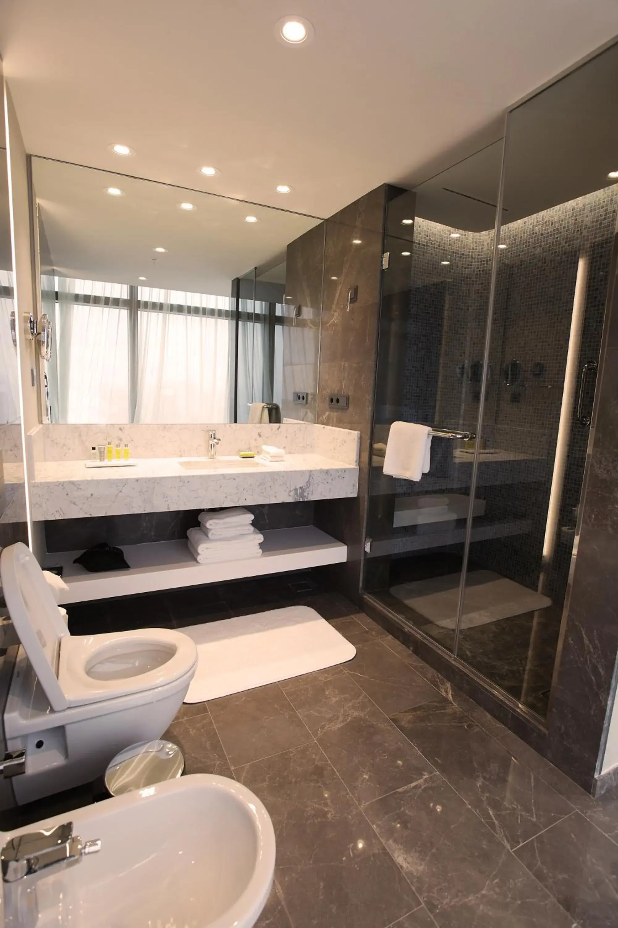 Executive Superior Twin Room with Sea View and Lounge Access in Istanbul Marriott Hotel Sisli Executive Superior Twin Room with Sea View and Lounge Access in Istanbul Marriott Hotel Sisli