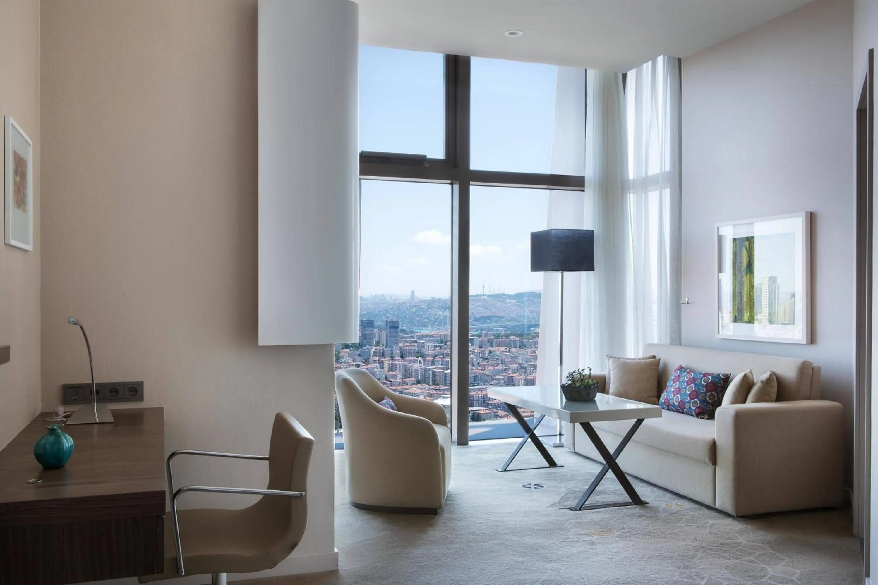 Living room in Istanbul Marriott Hotel Sisli