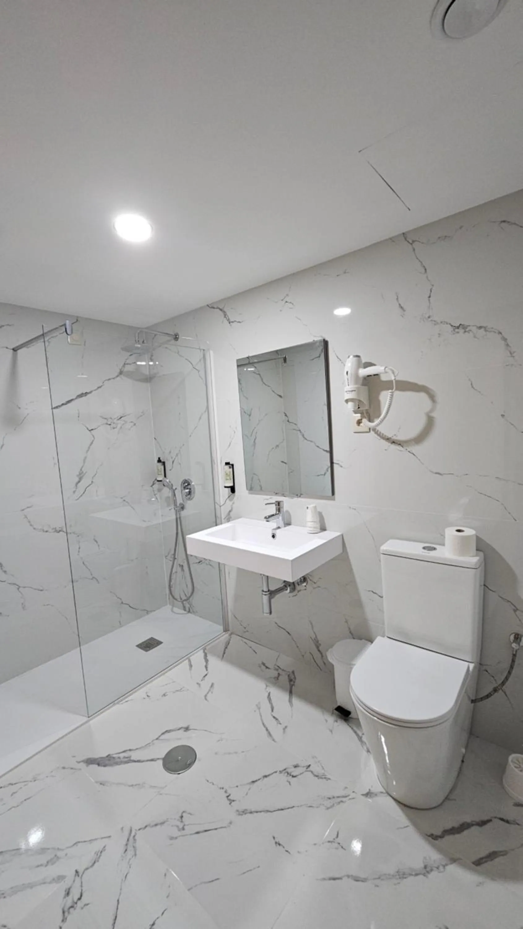 Shower in Hotel O Encontro