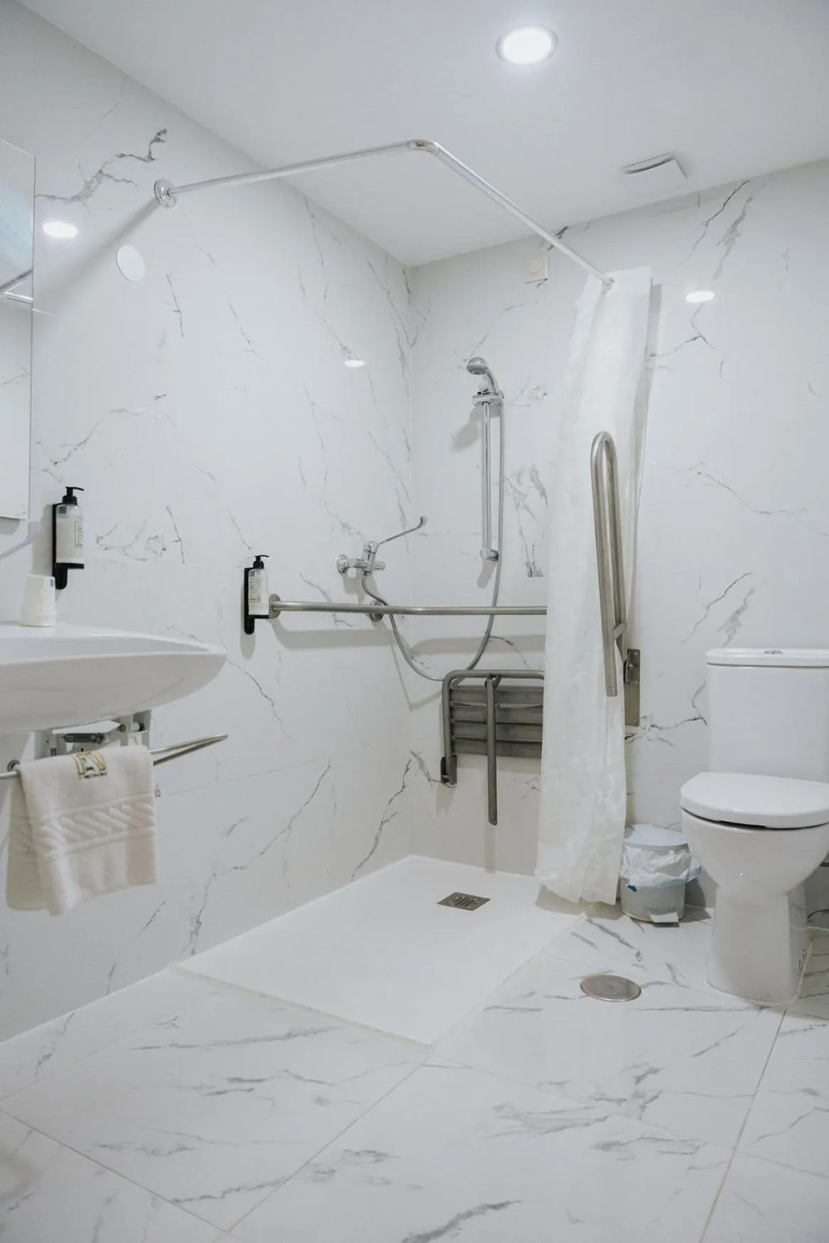 Shower in Hotel O Encontro