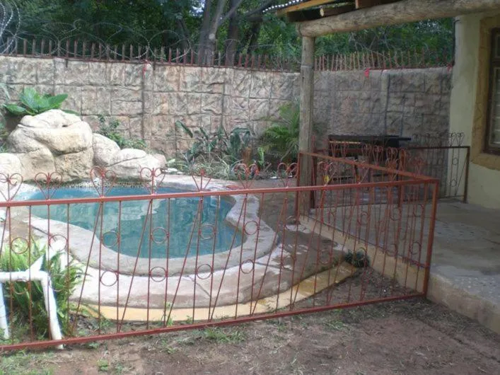 Swimming pool in Hazyview Country Cottages