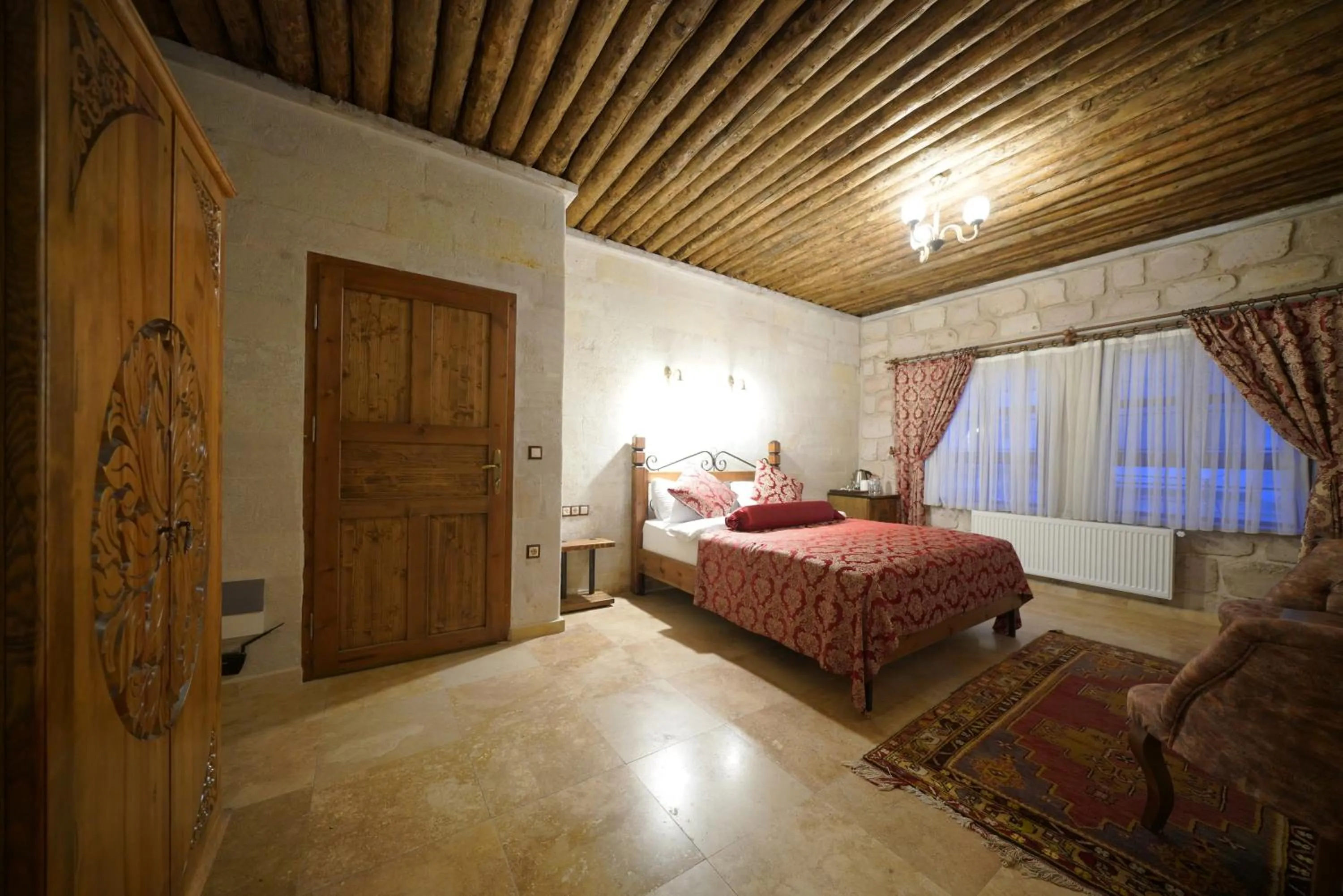 Photo of the whole room, Bed in Kaya Konak Cave